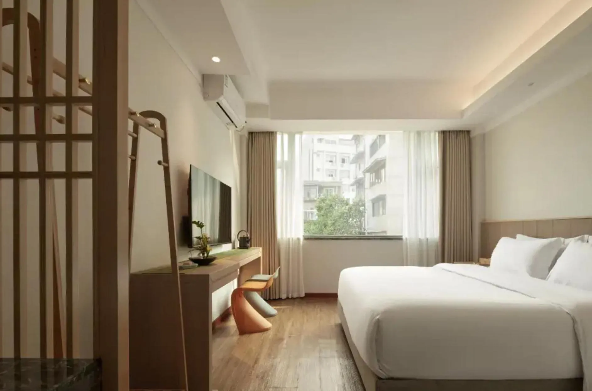 View (from property/room), Bed in The Hidden House Aesthetic Life Courtyard Hotel Kuanzhai Alley People's Park Subway Station Branch