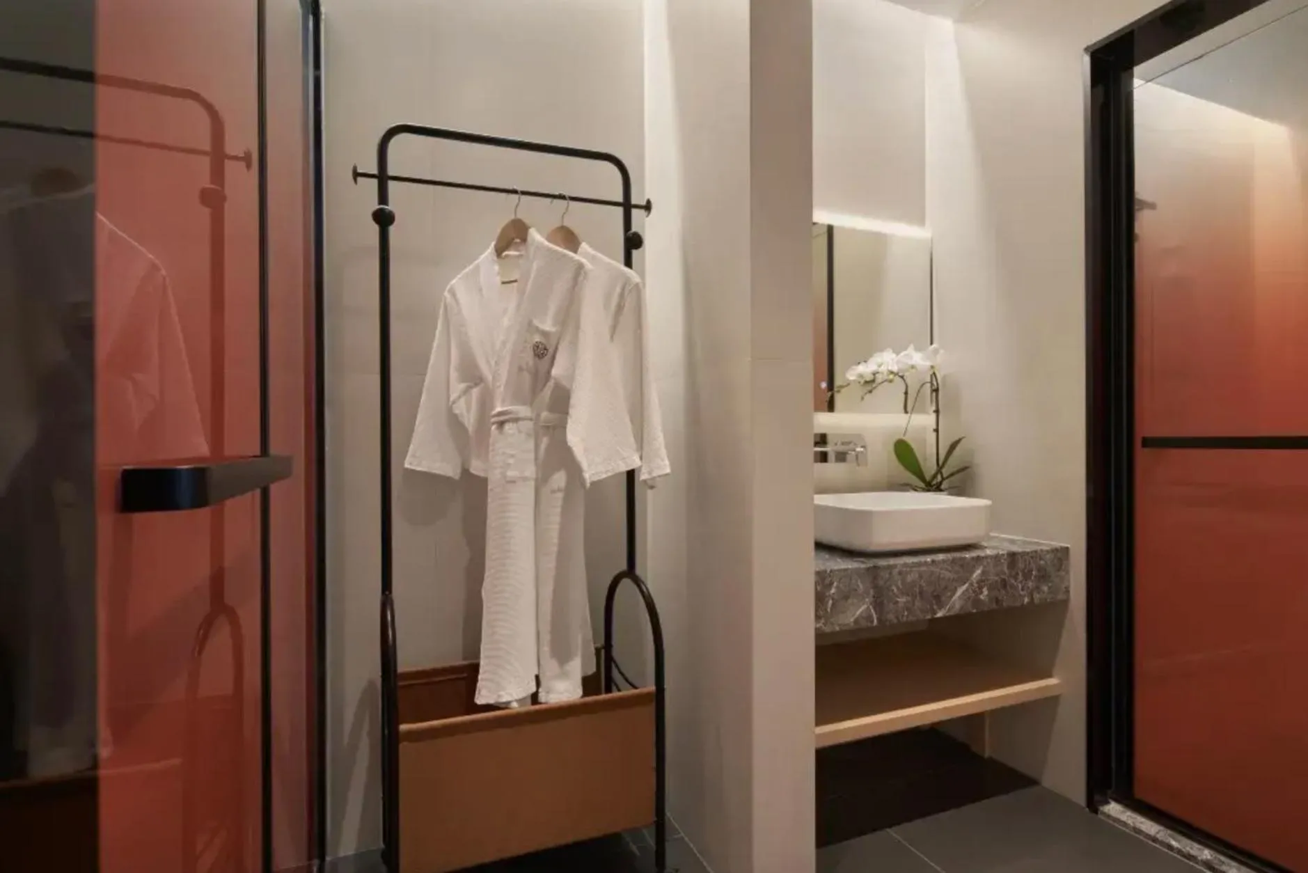 Bathroom, Bed in The Hidden House Aesthetic Life Courtyard Hotel Kuanzhai Alley People's Park Subway Station Branch