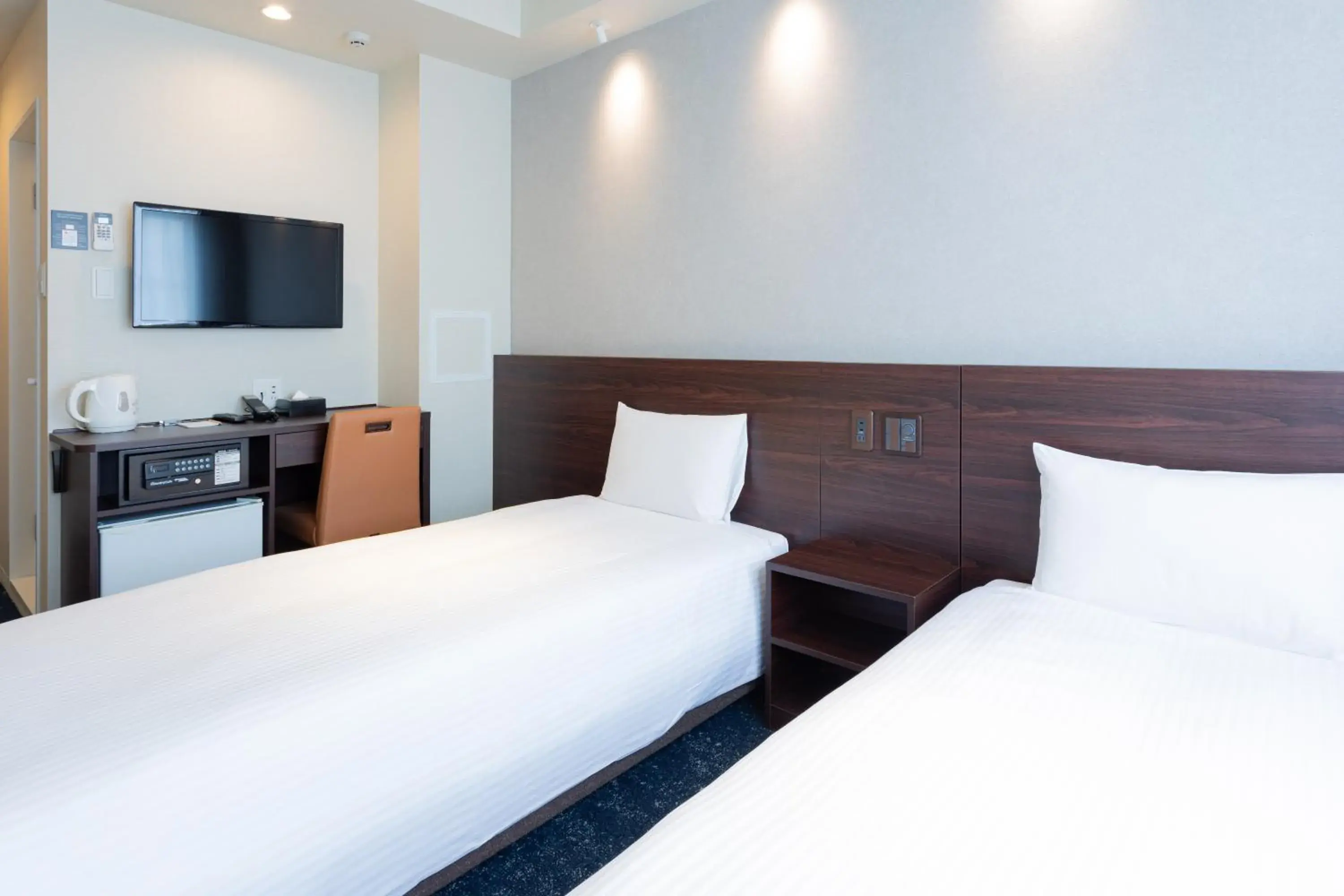 Standard Twin Room in Far East Village Hotel Osaka, Honmachi Standard Twin Room in Far East Village Hotel Osaka, Honmachi