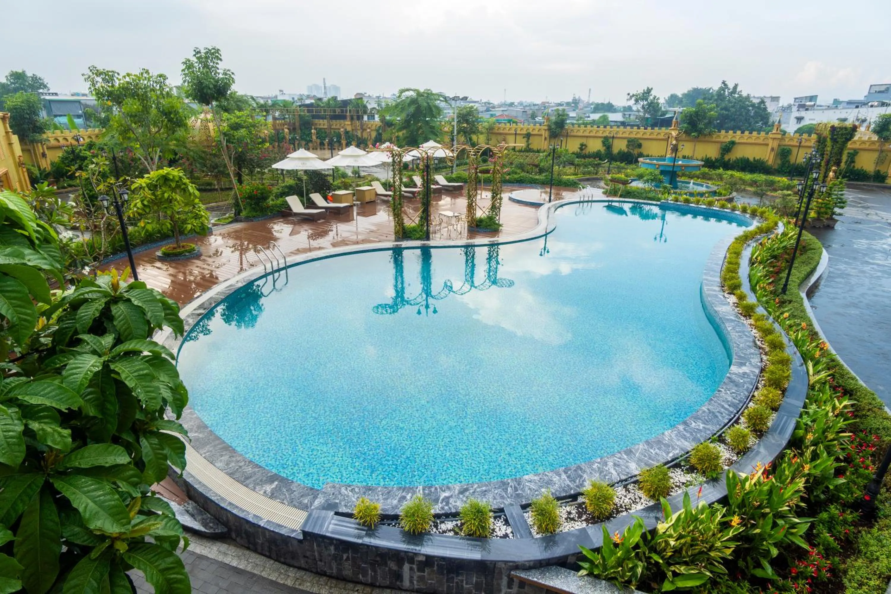 Swimming pool in LaChateau