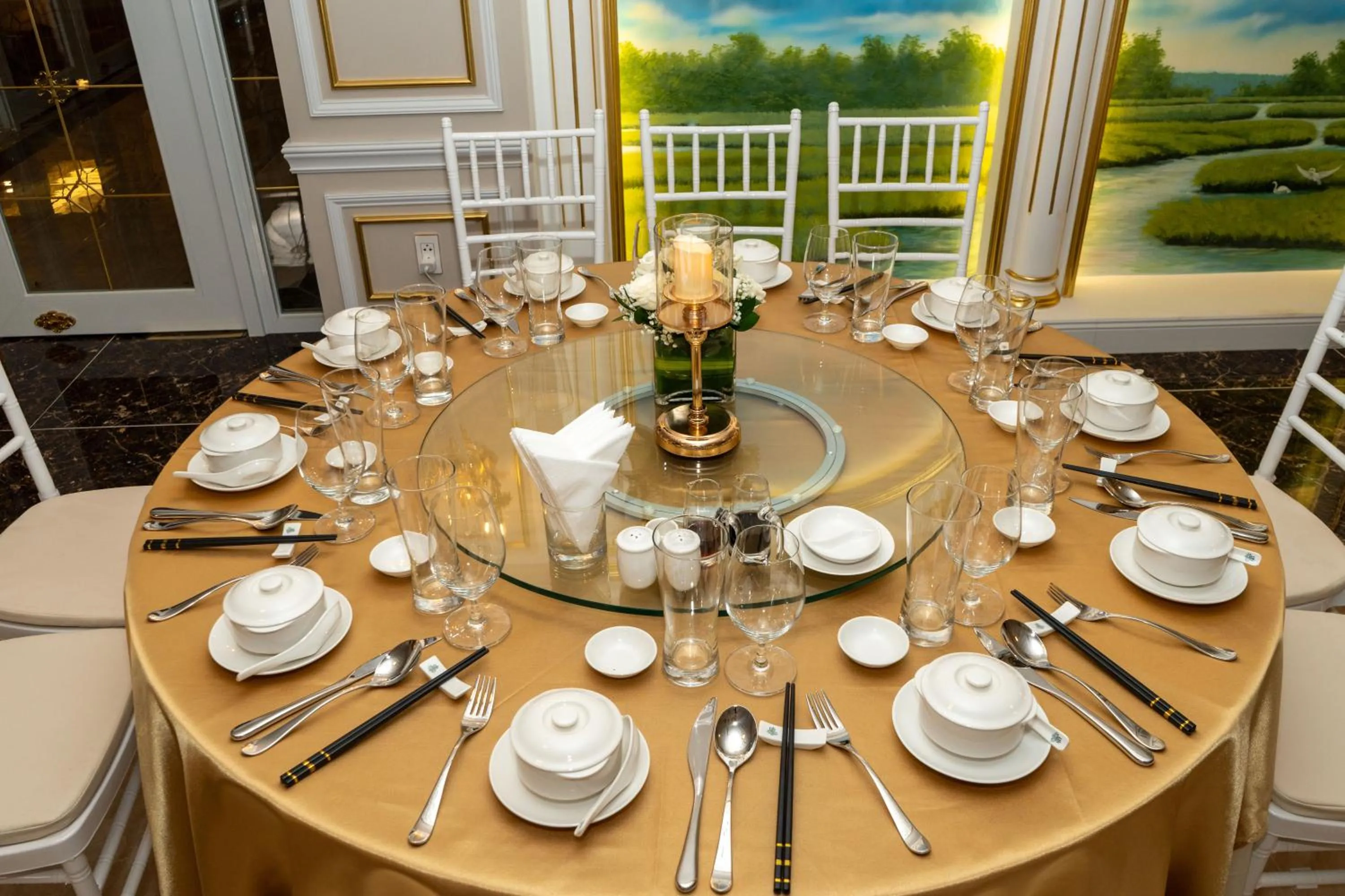 Restaurant/places to eat in LaChateau