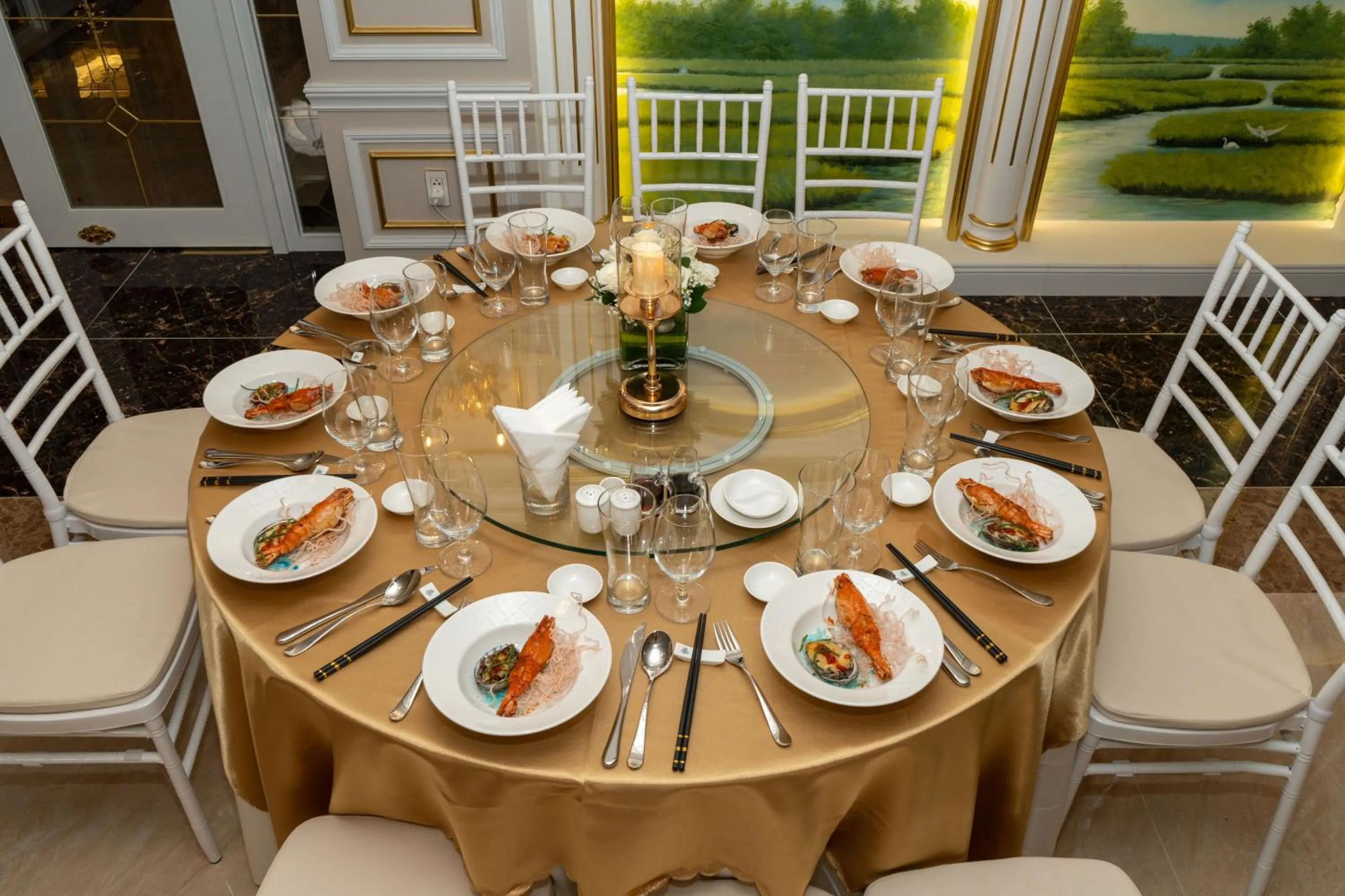 Restaurant/places to eat in LaChateau