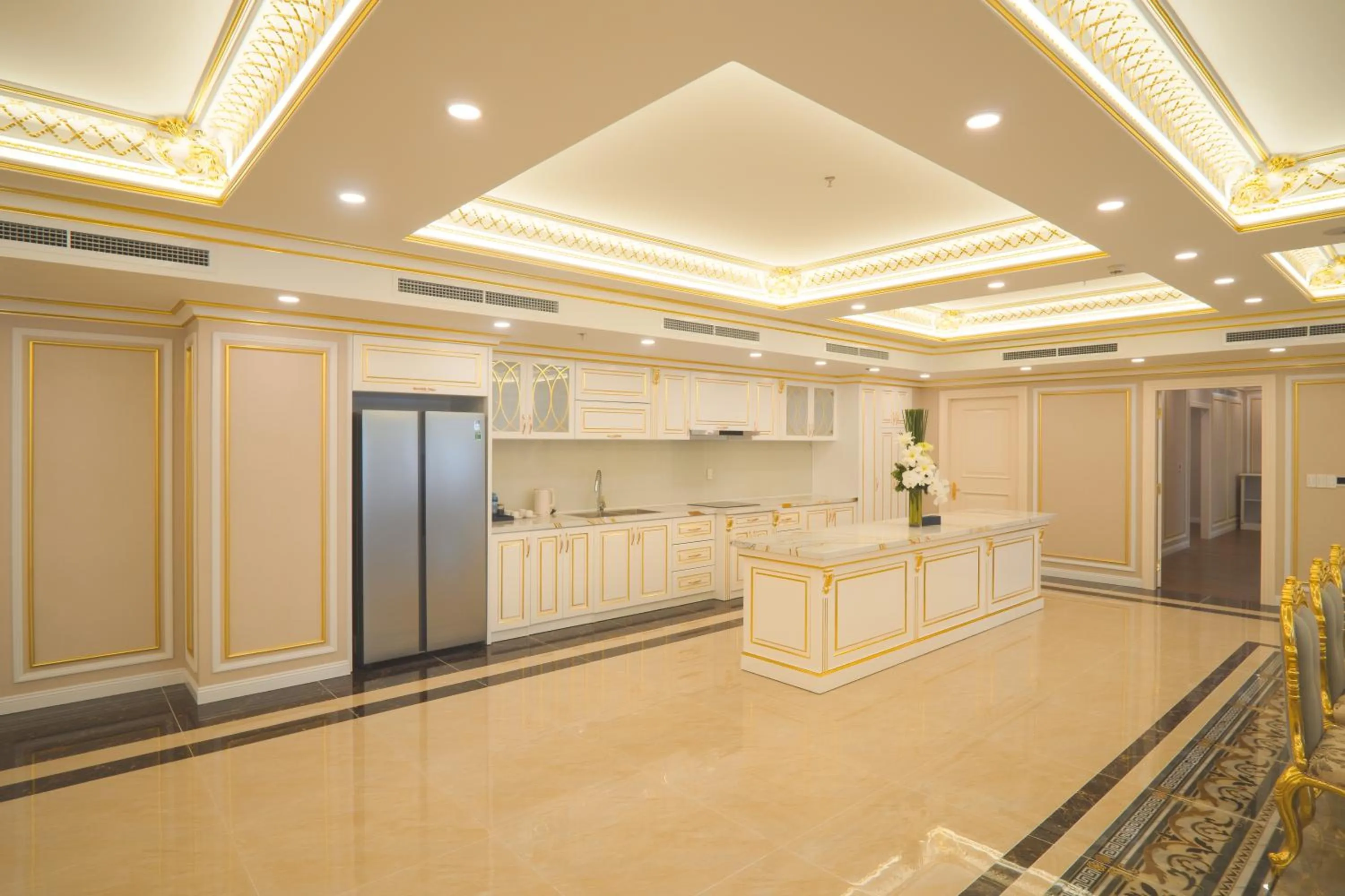 Kitchen or kitchenette in LaChateau