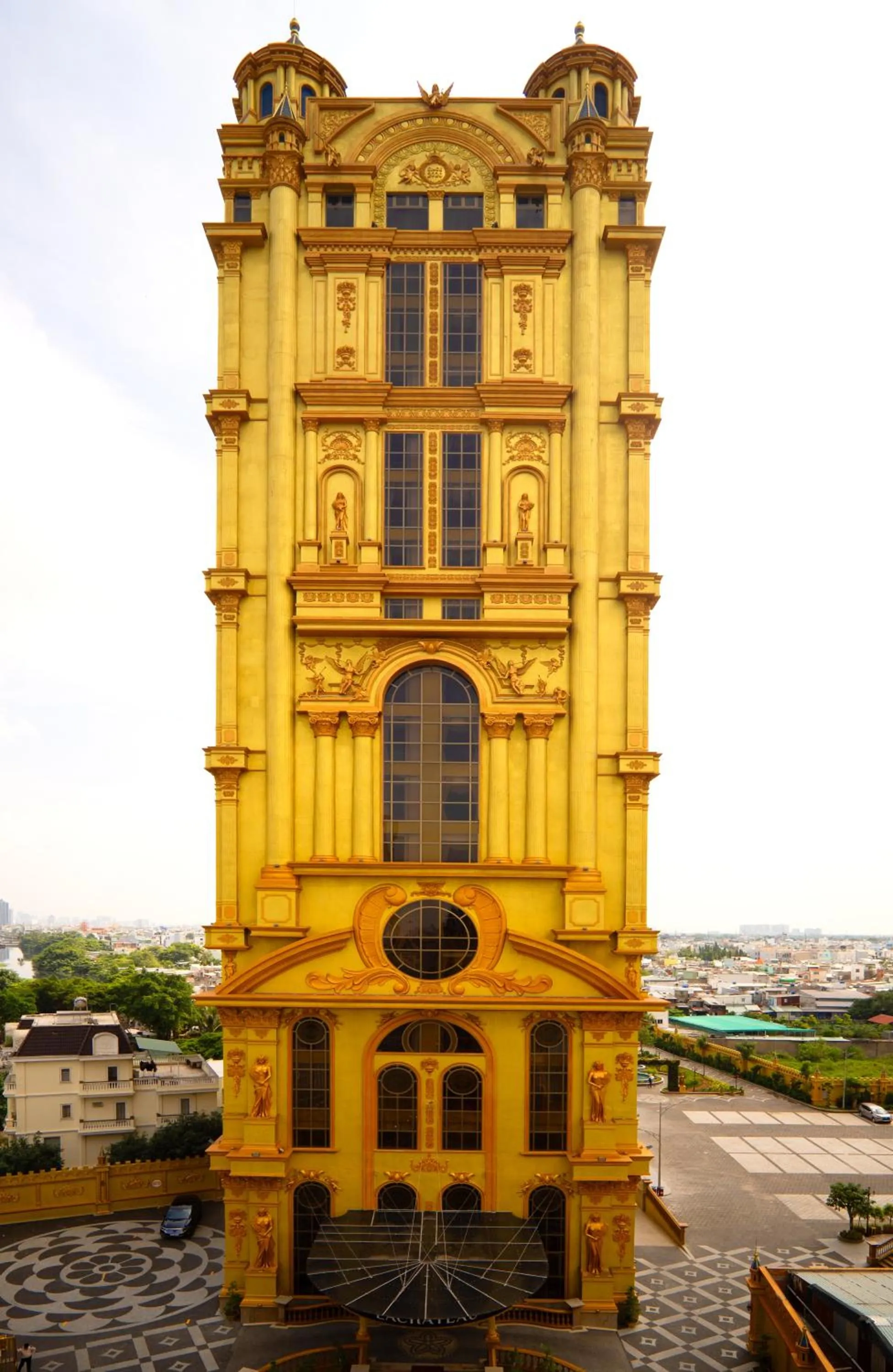 Property building in LaChateau