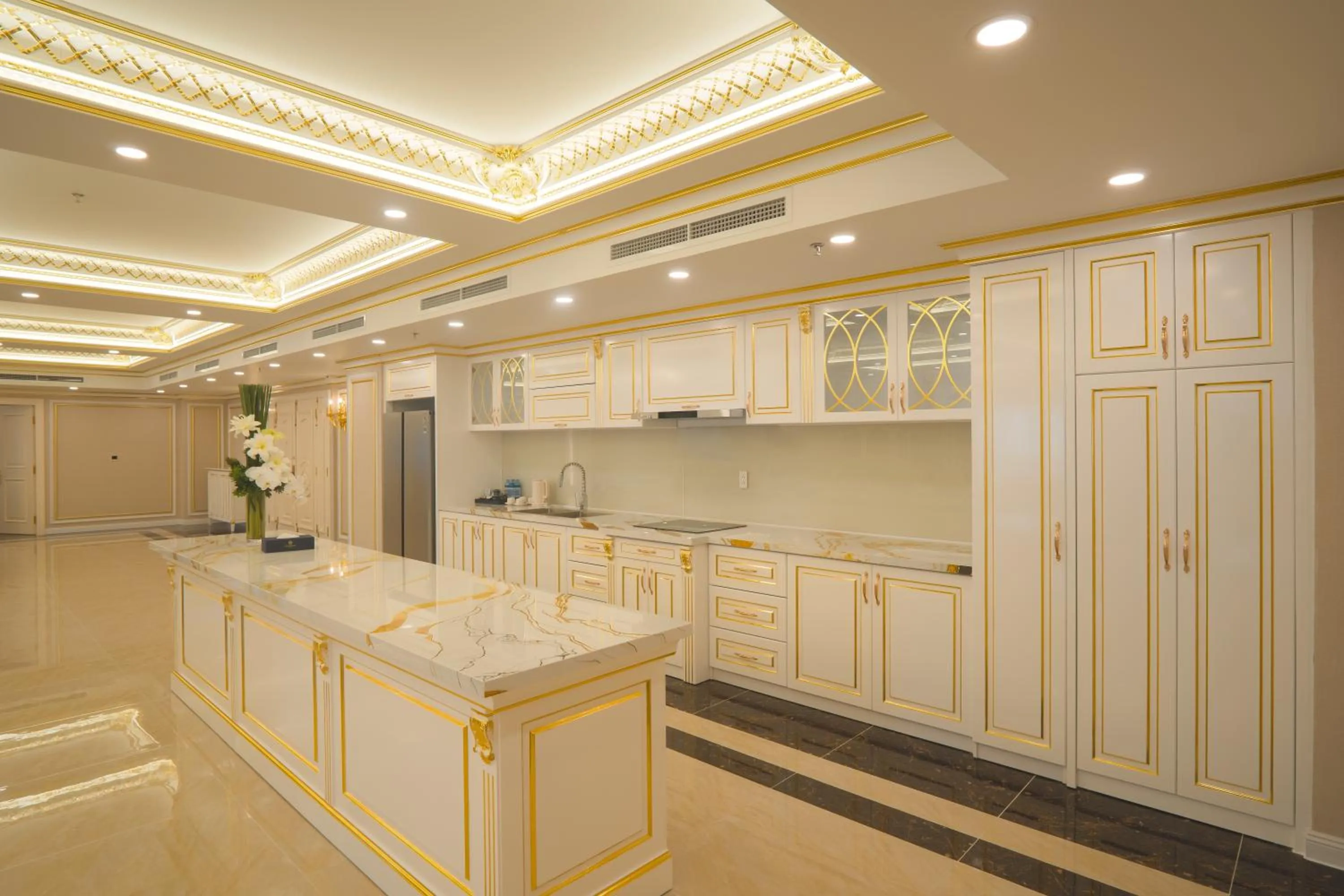 Kitchen or kitchenette in LaChateau