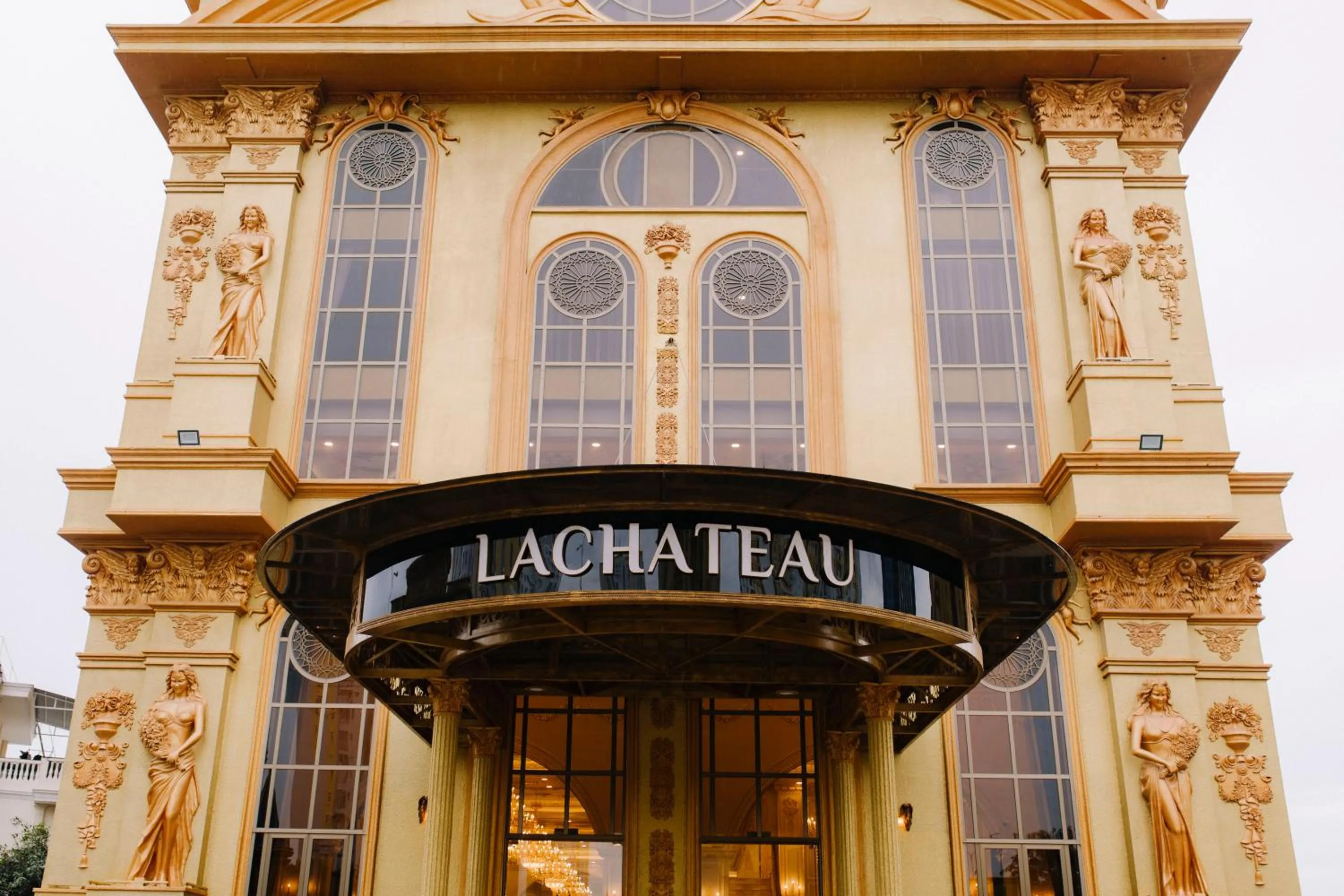 Property building in LaChateau
