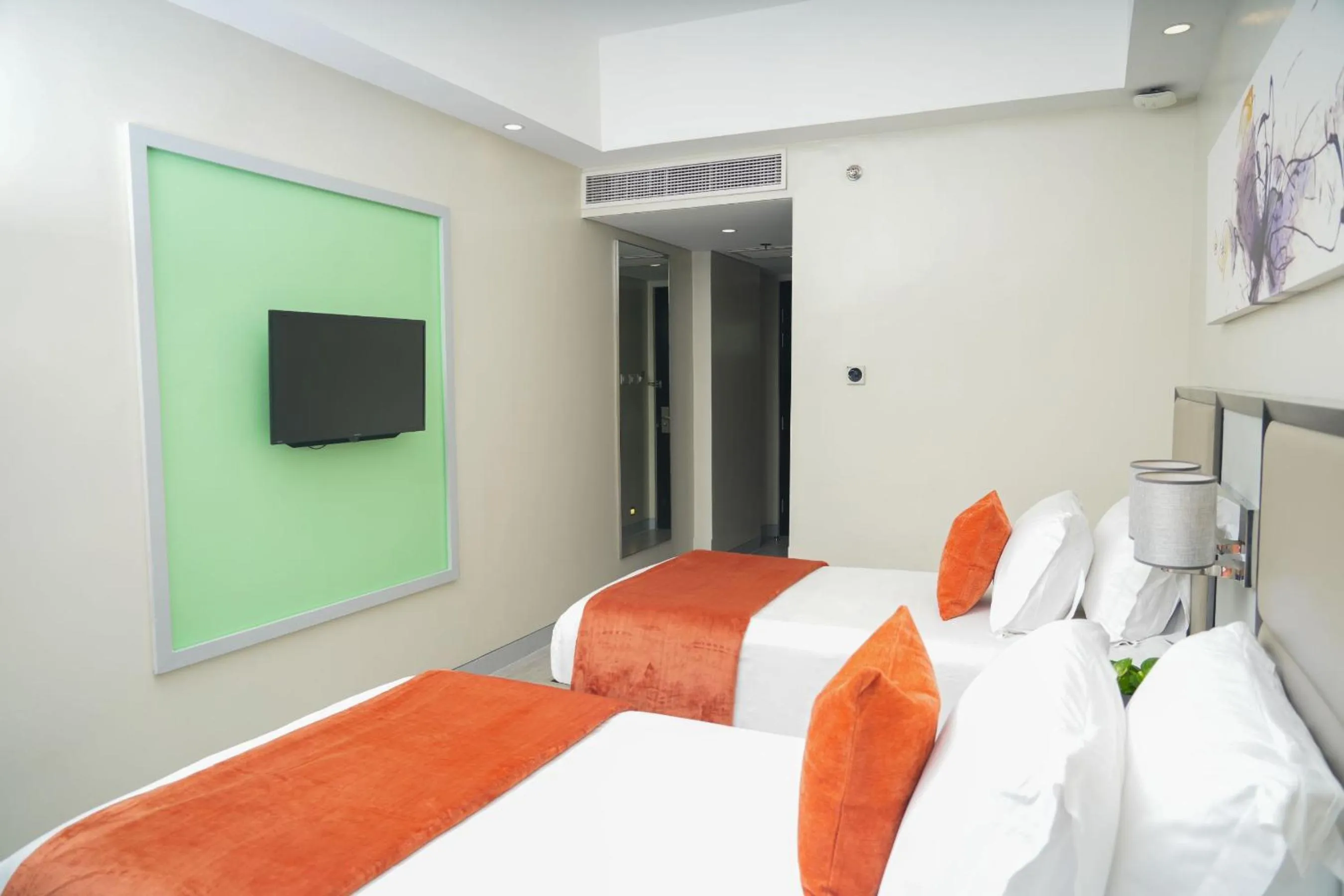 Bed in Stay Across NAIA Terminal 3 in Newport City