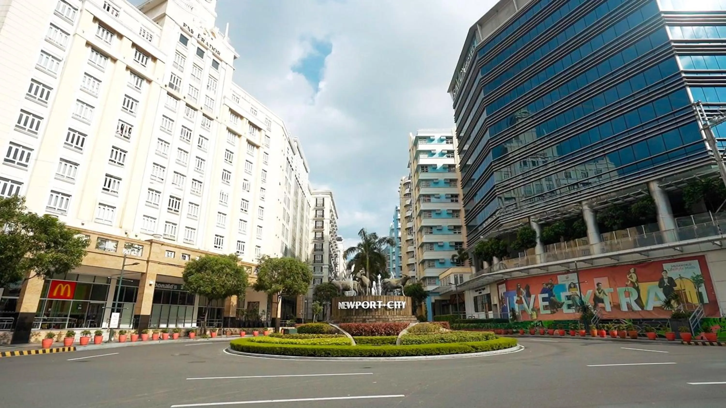 Property building in Stay Across NAIA Terminal 3 in Newport City