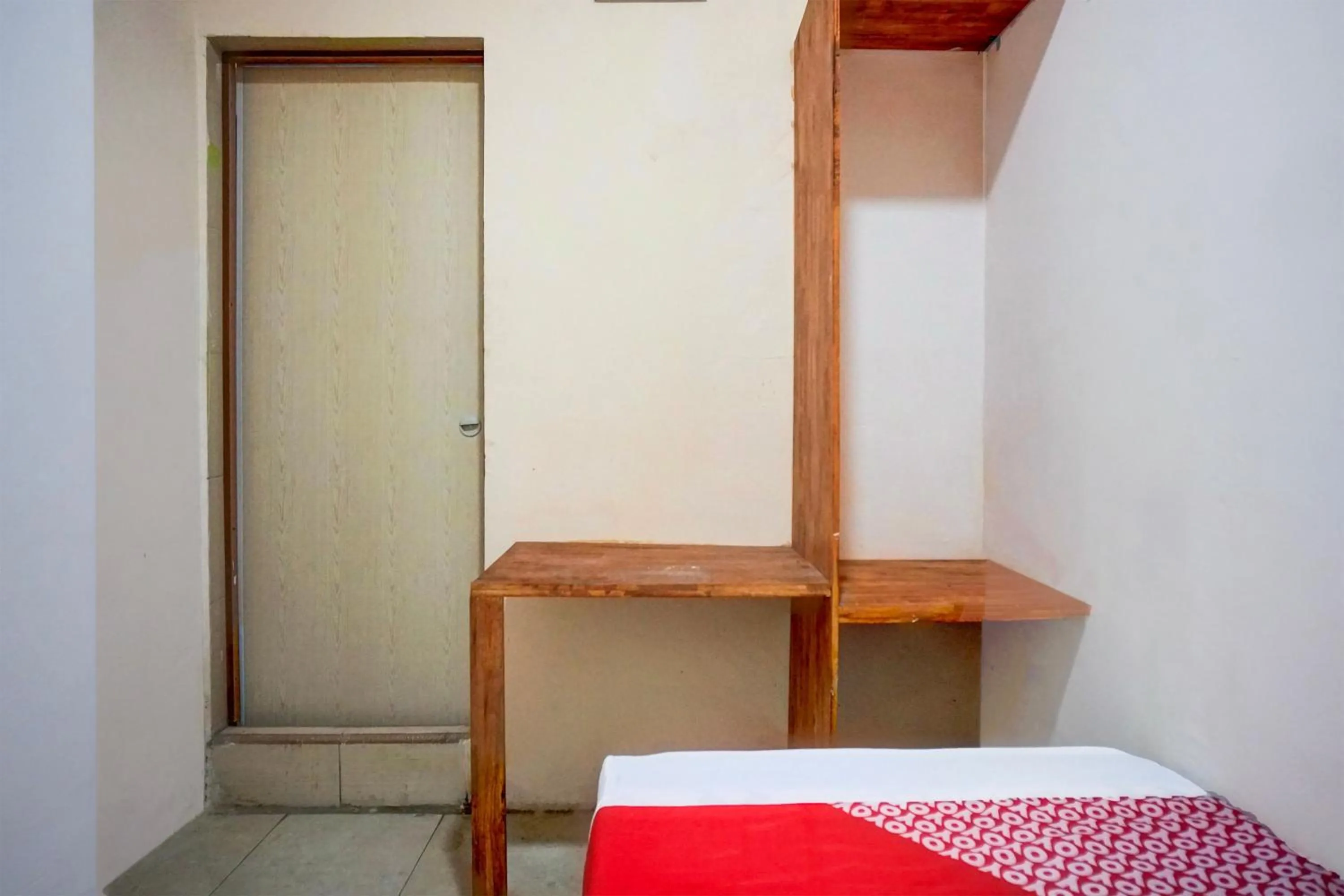 Bedroom, Bed in Dancenter Waringin Residence