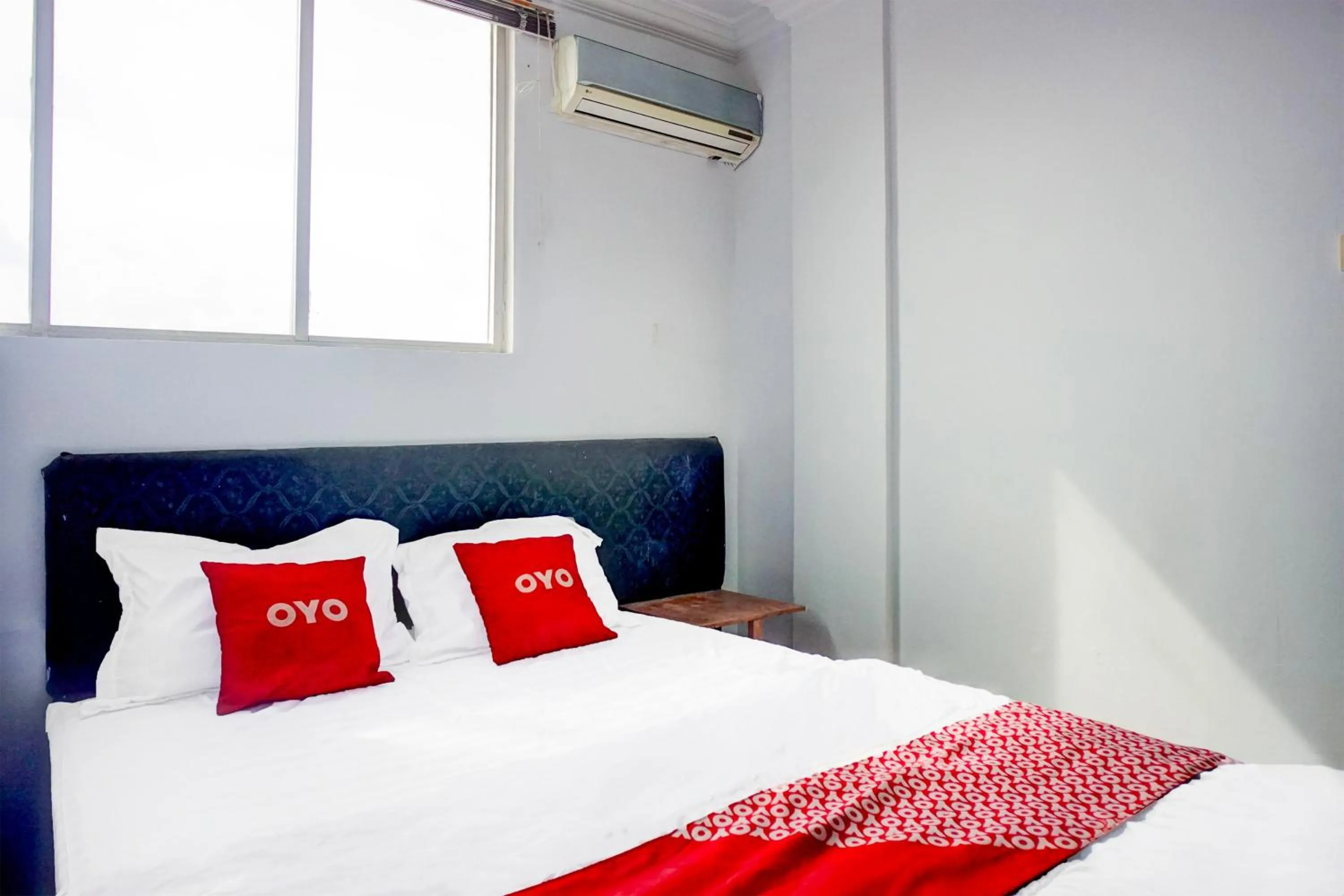 Bedroom, Bed in Dancenter Waringin Residence