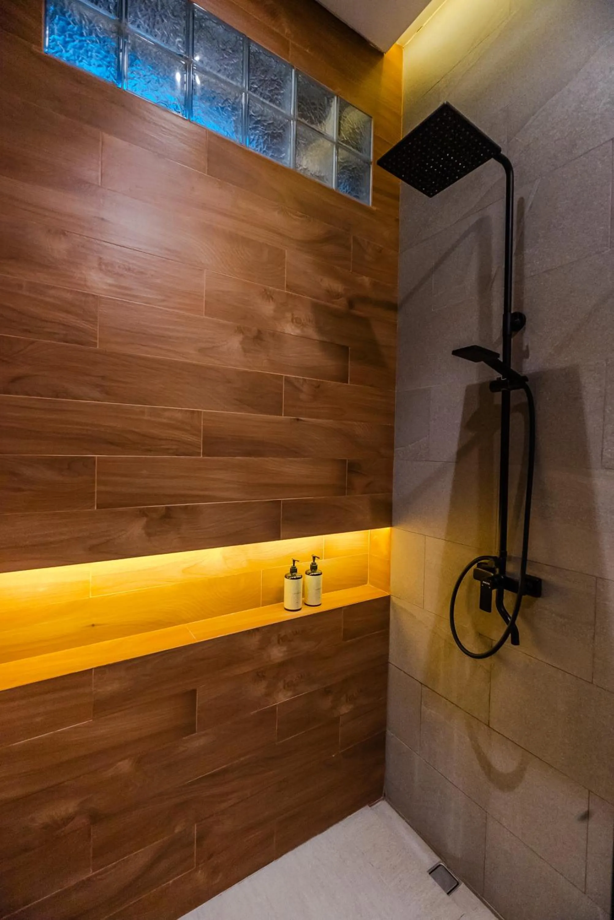 Shower in Lawangkala Resort Ubud
