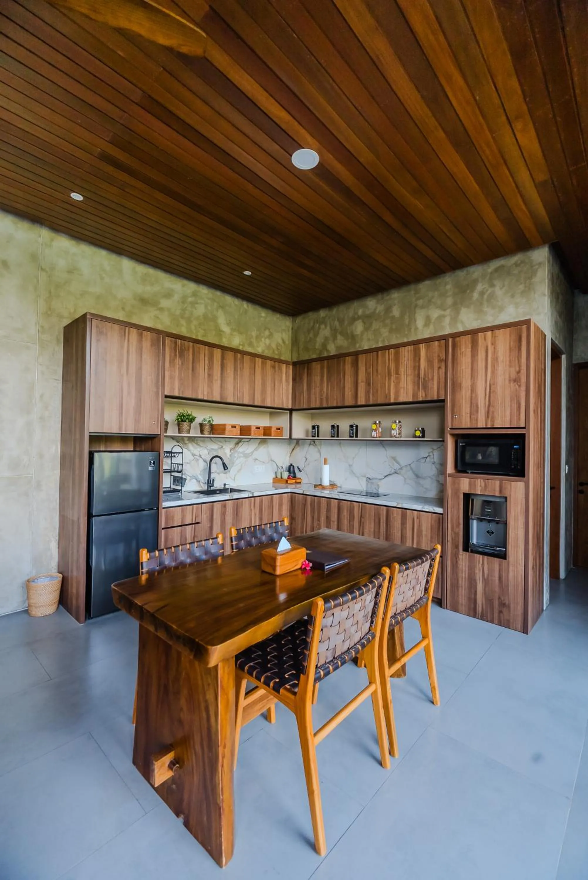 Kitchen or kitchenette in Lawangkala Resort Ubud