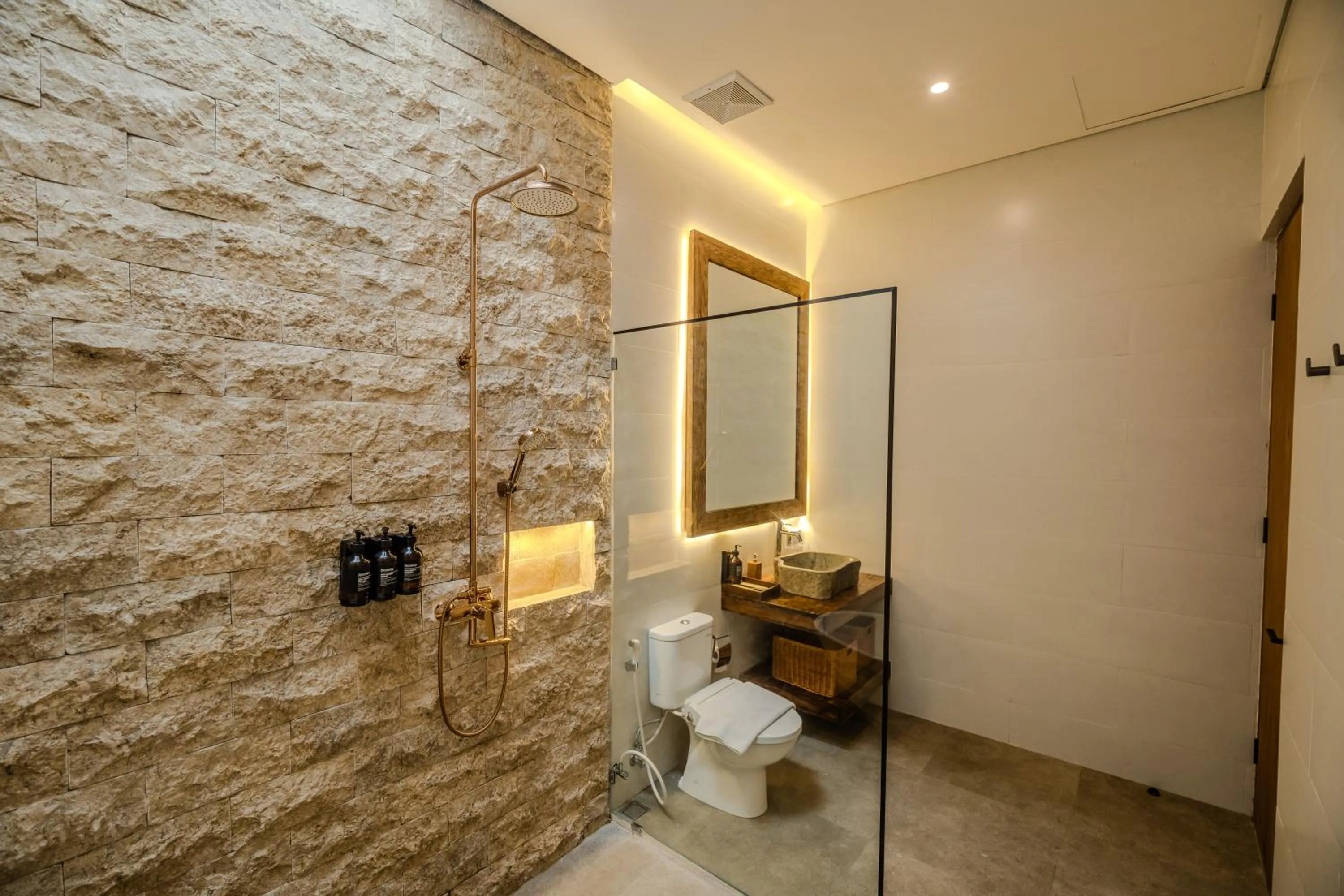 Shower in Lawangkala Resort Ubud