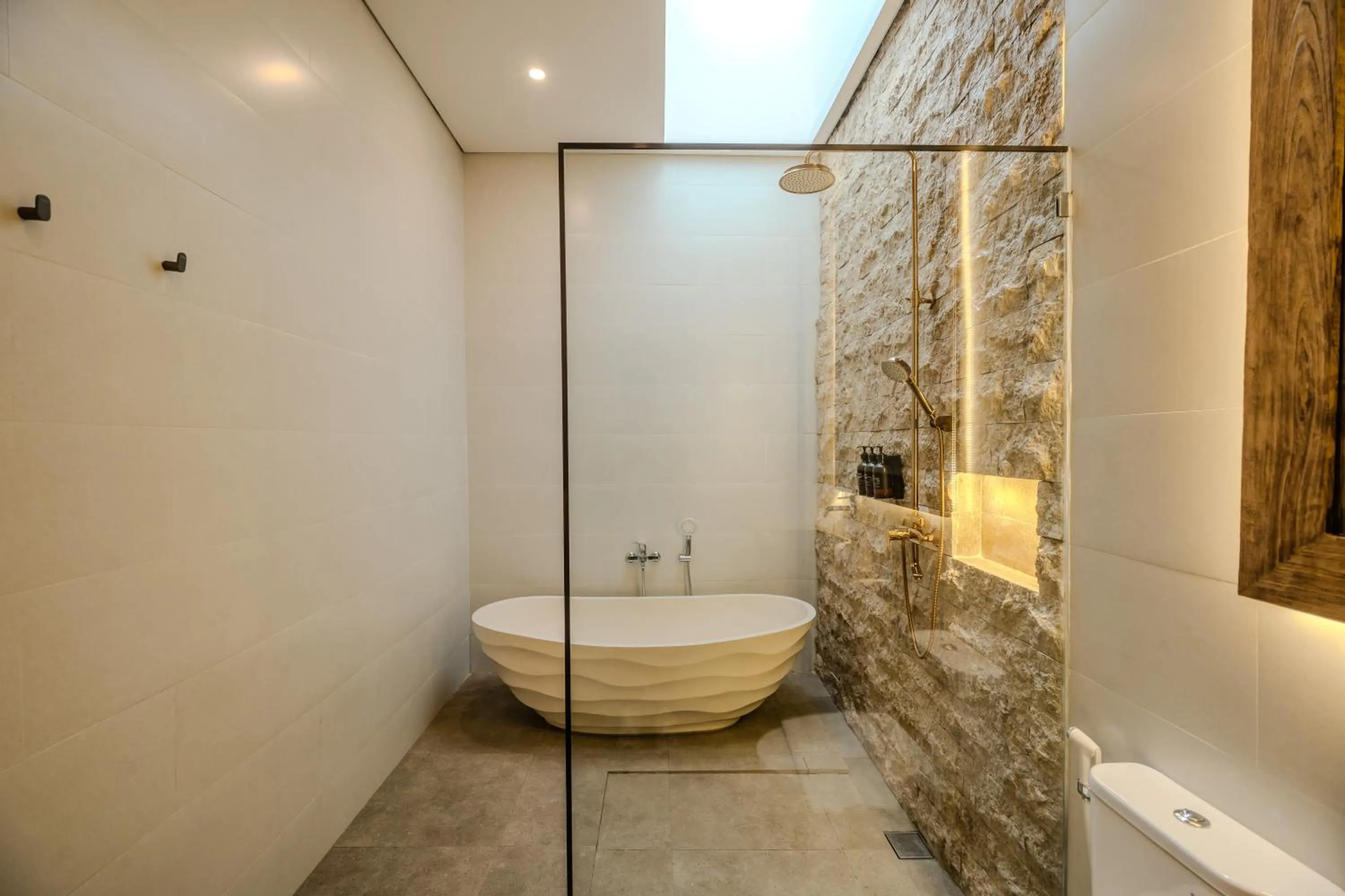 Shower in Lawangkala Resort Ubud