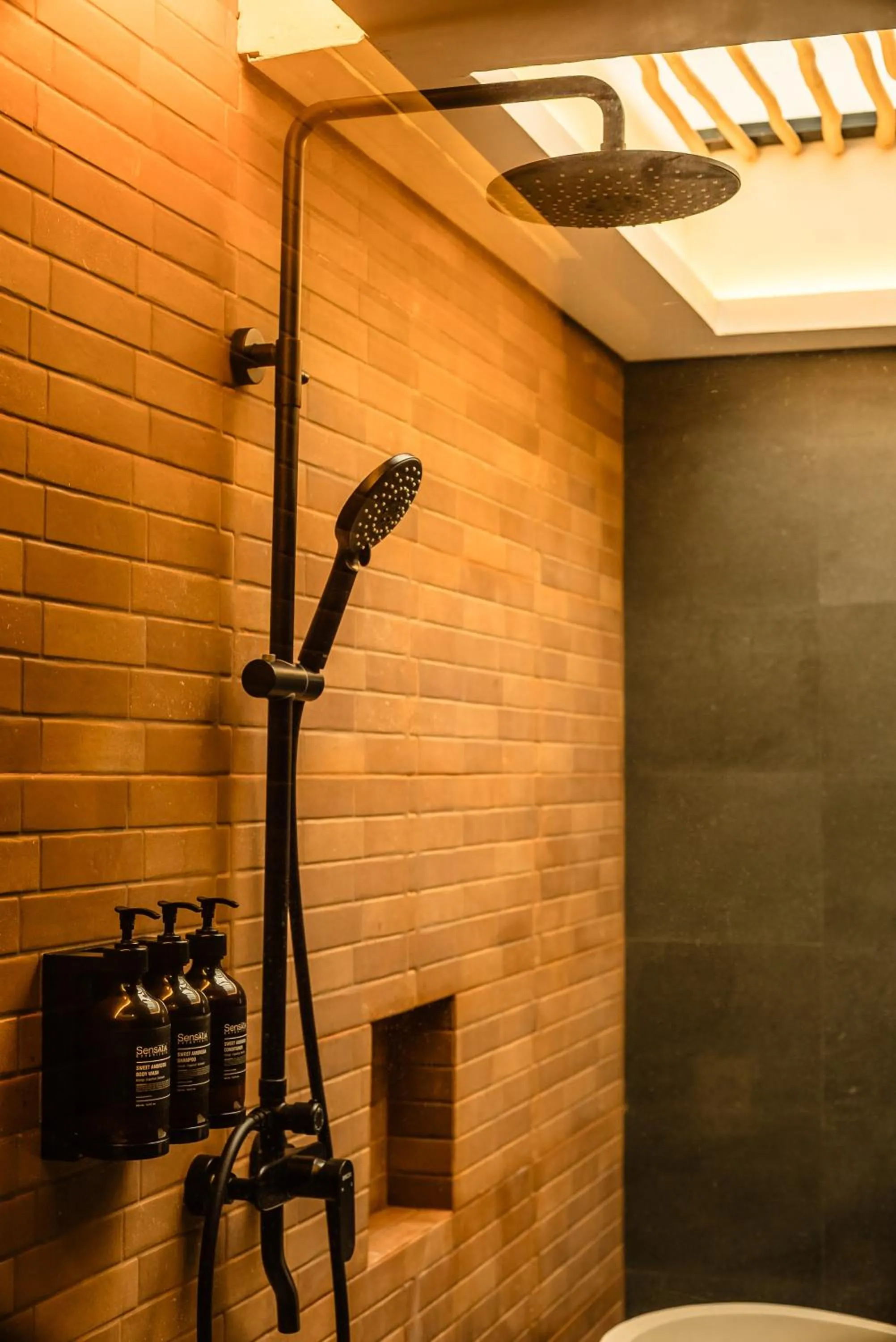 Shower in Lawangkala Resort Ubud
