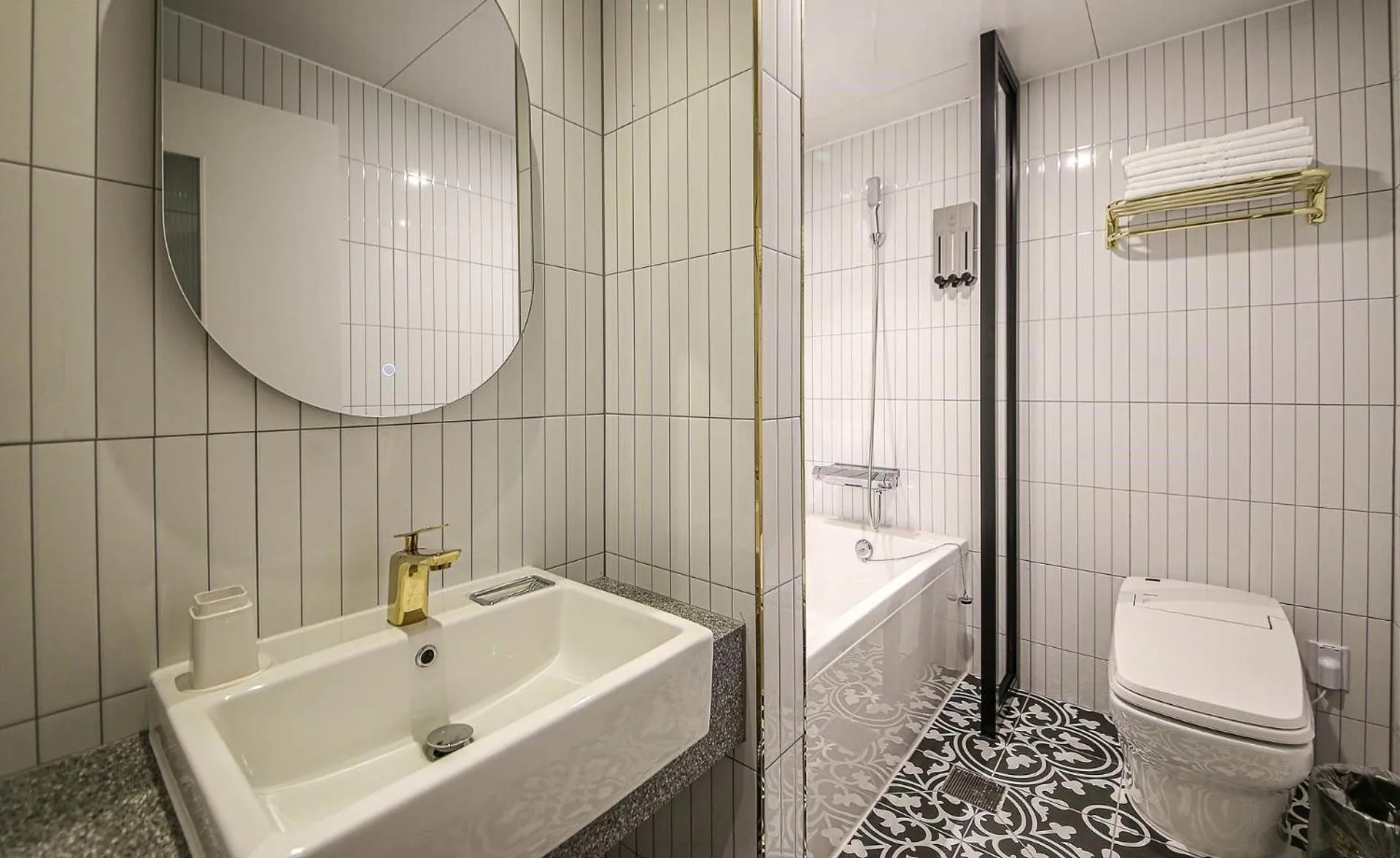 Shower in Chungju Browndot Cityhall