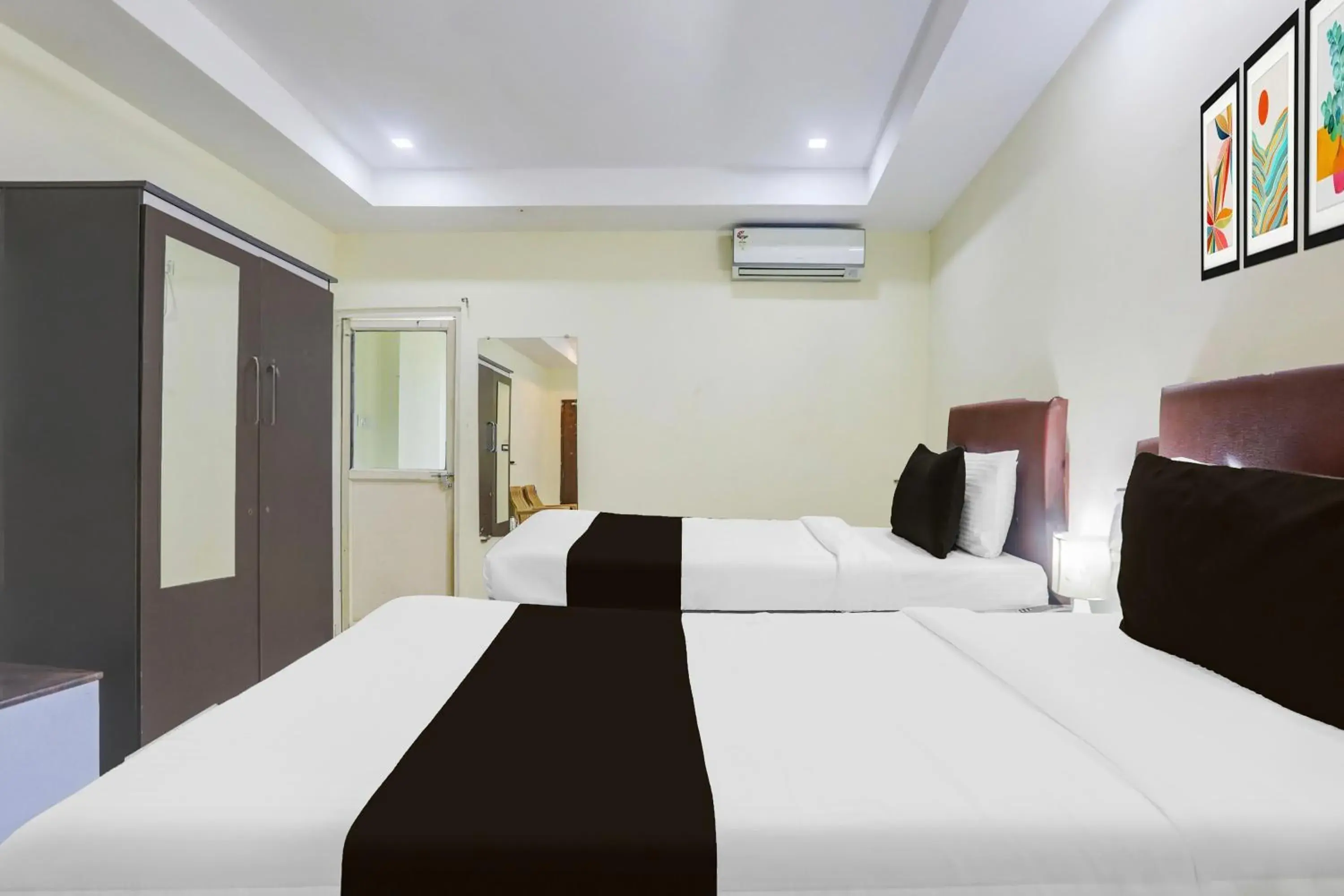Bedroom, Bed in Super Collection O Nellore Subbareddy Government Hospital Formerly Hotel Rama Royal Bedroom, Bed in Super Collection O Nellore Subbareddy Government Hospital Formerly Hotel Rama Royal
