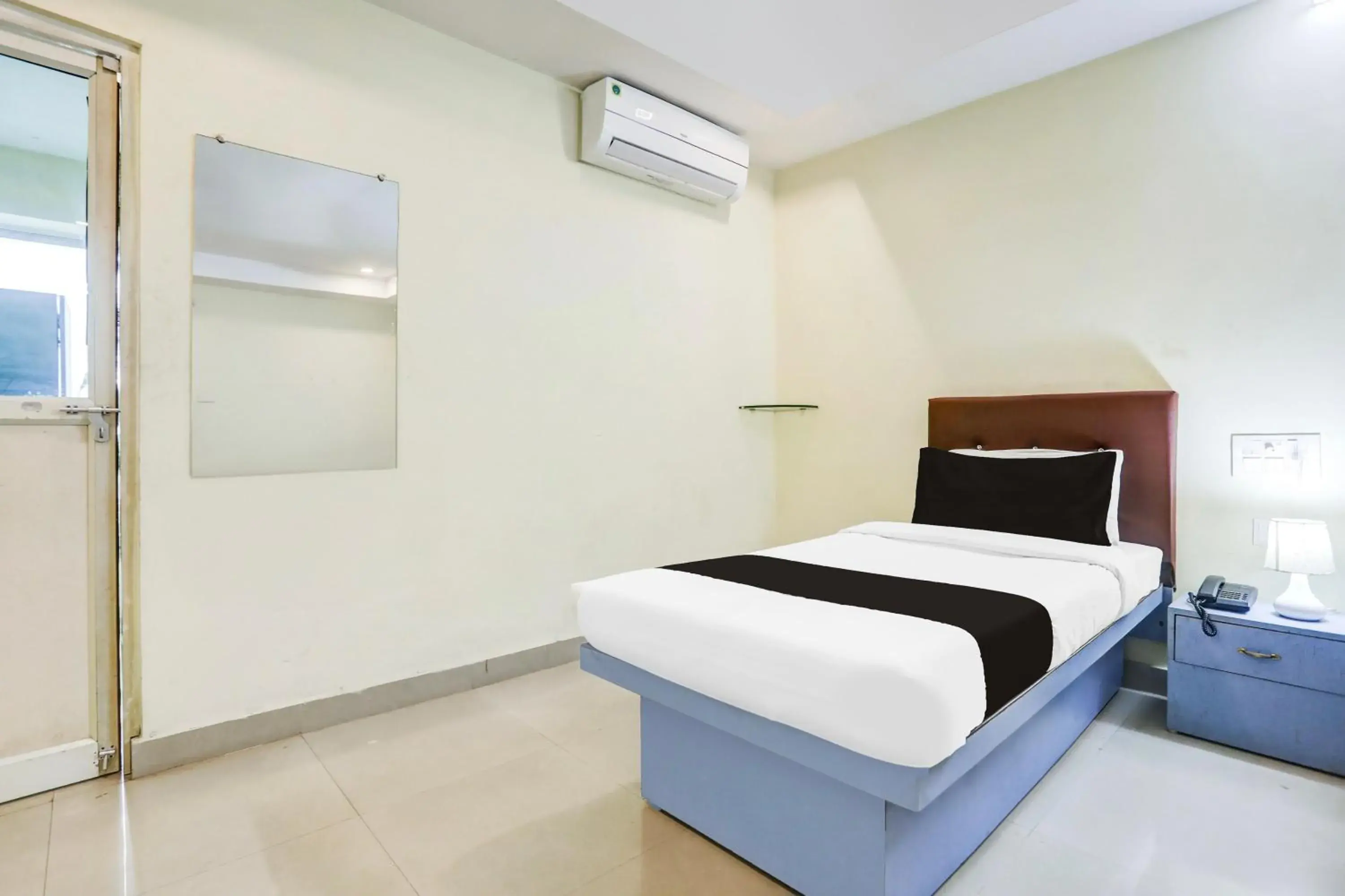 Bedroom, Bed in Super Collection O Nellore Subbareddy Government Hospital Formerly Hotel Rama Royal Bedroom, Bed in Super Collection O Nellore Subbareddy Government Hospital Formerly Hotel Rama Royal