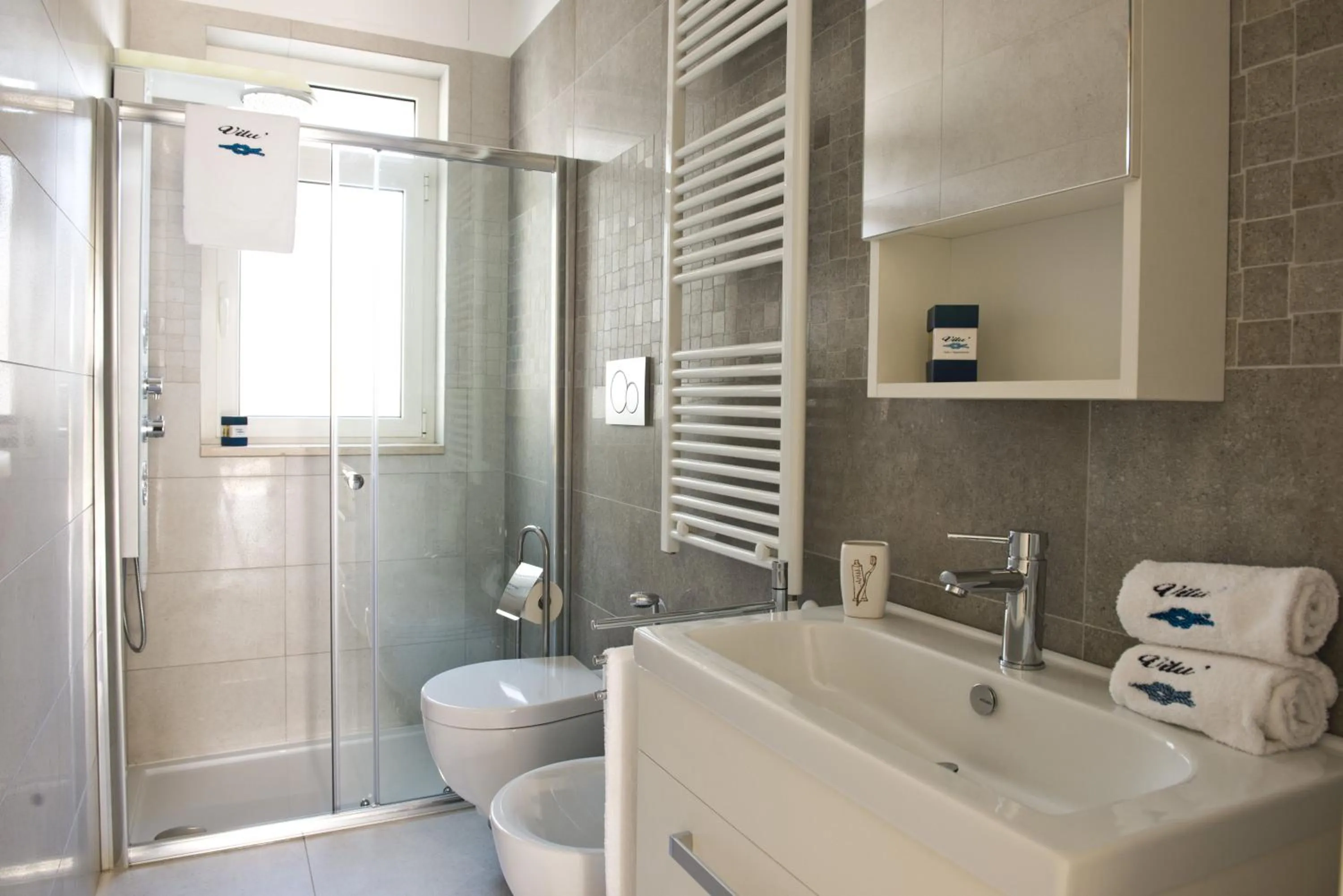 Shower in Vilu Suite Mare