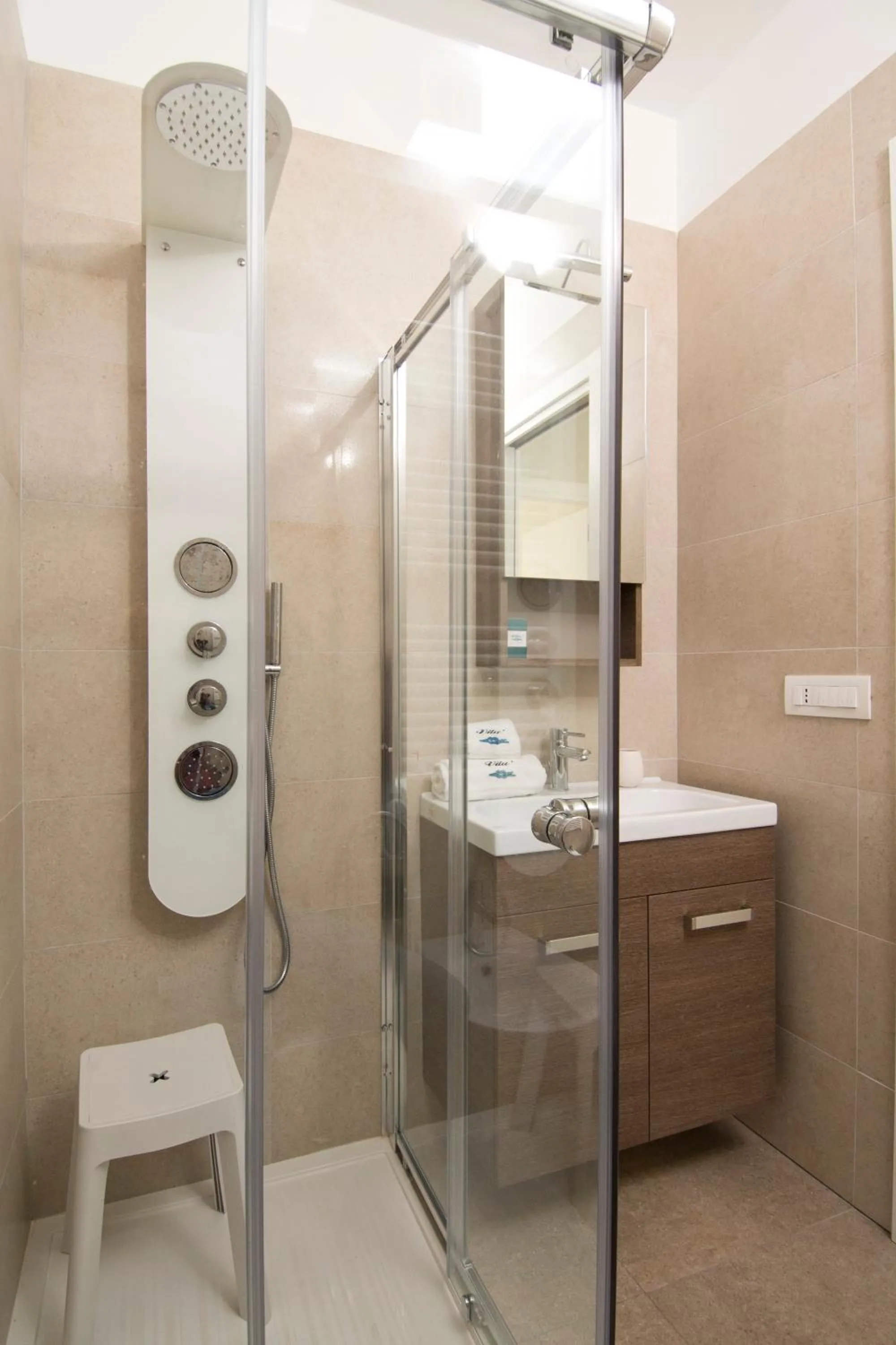 Shower in Vilu Suite Mare