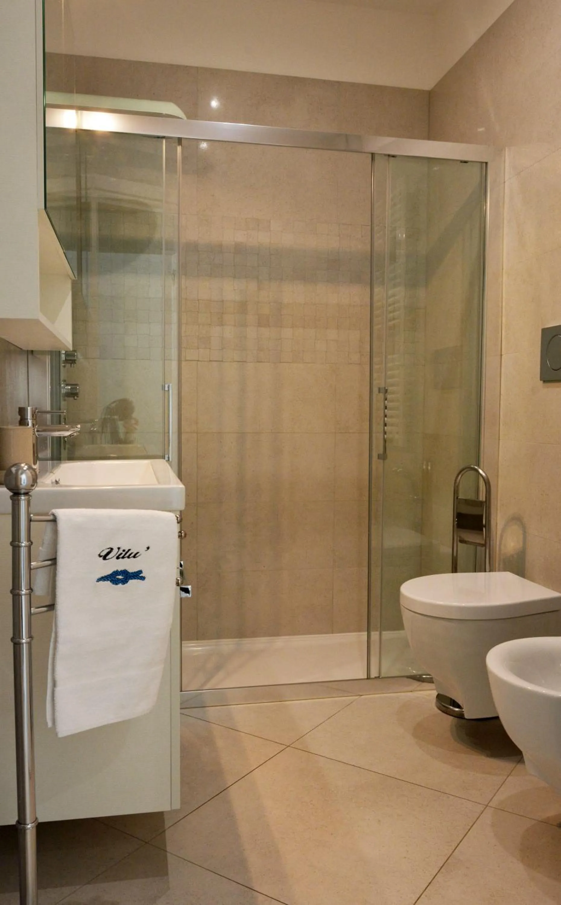 Shower in Vilu Suite Mare