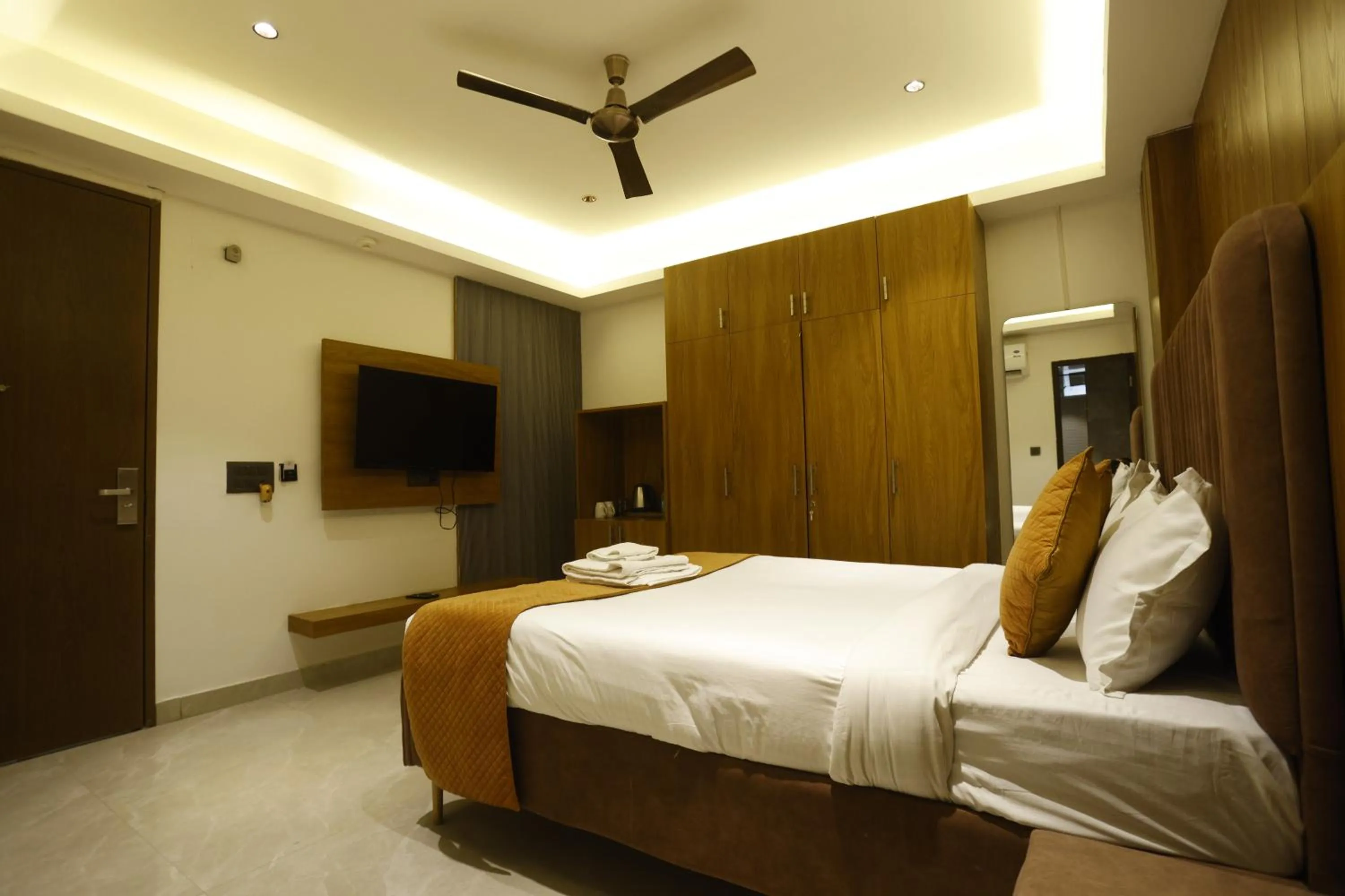 Bed in The Hoften Lotus Court, Noida