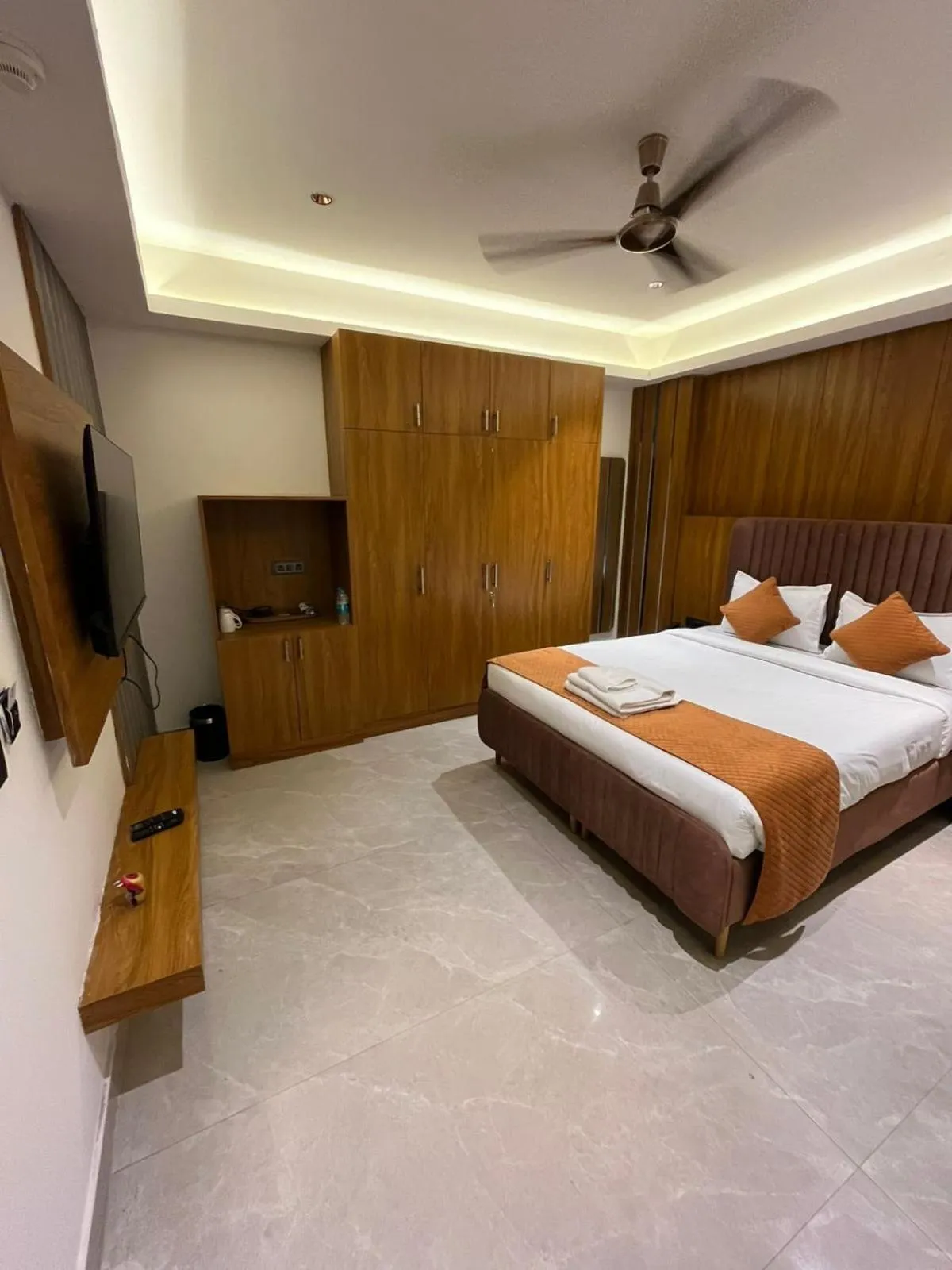 Bed in The Hoften Lotus Court, Noida