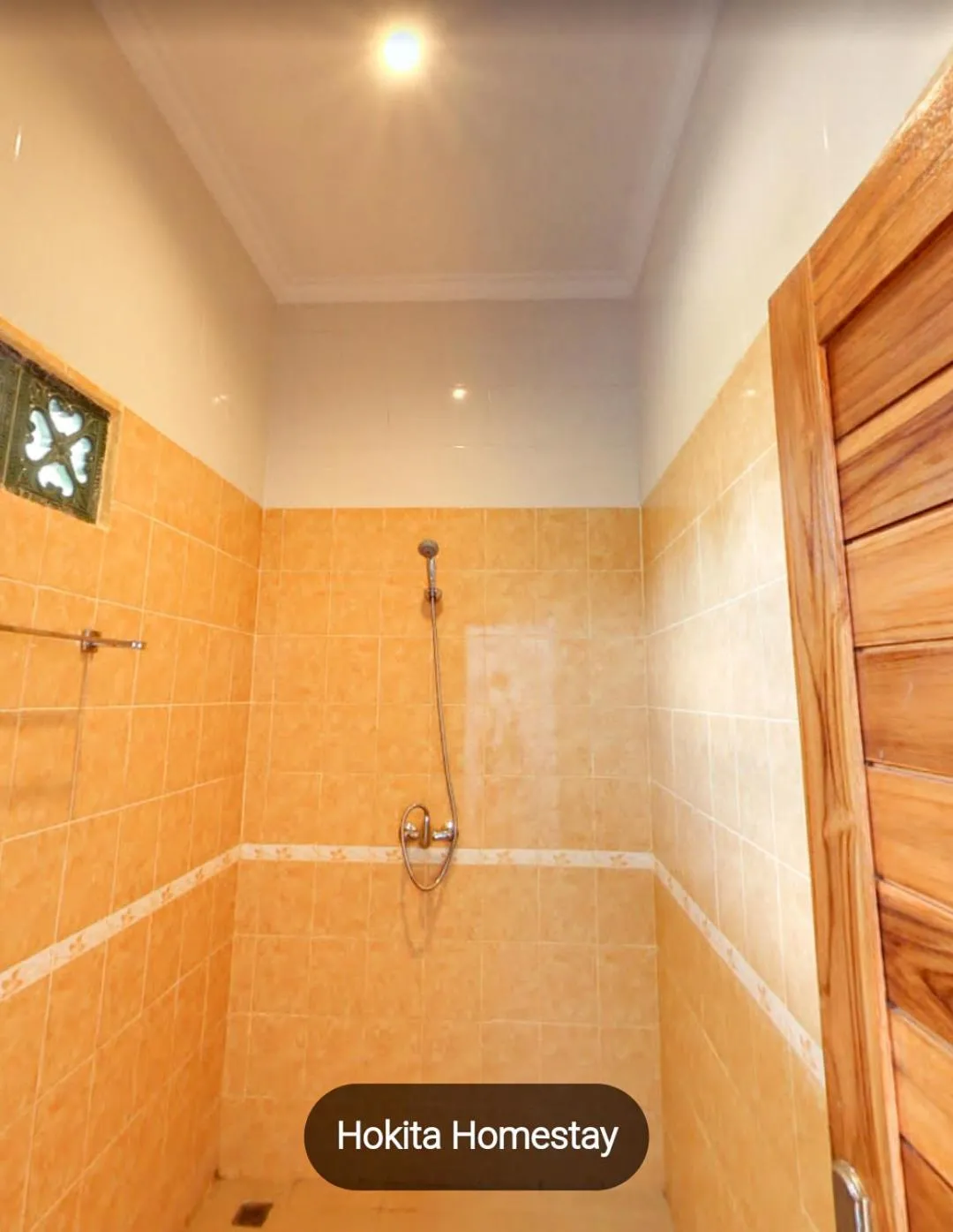 Shower in Hokita Home Stay