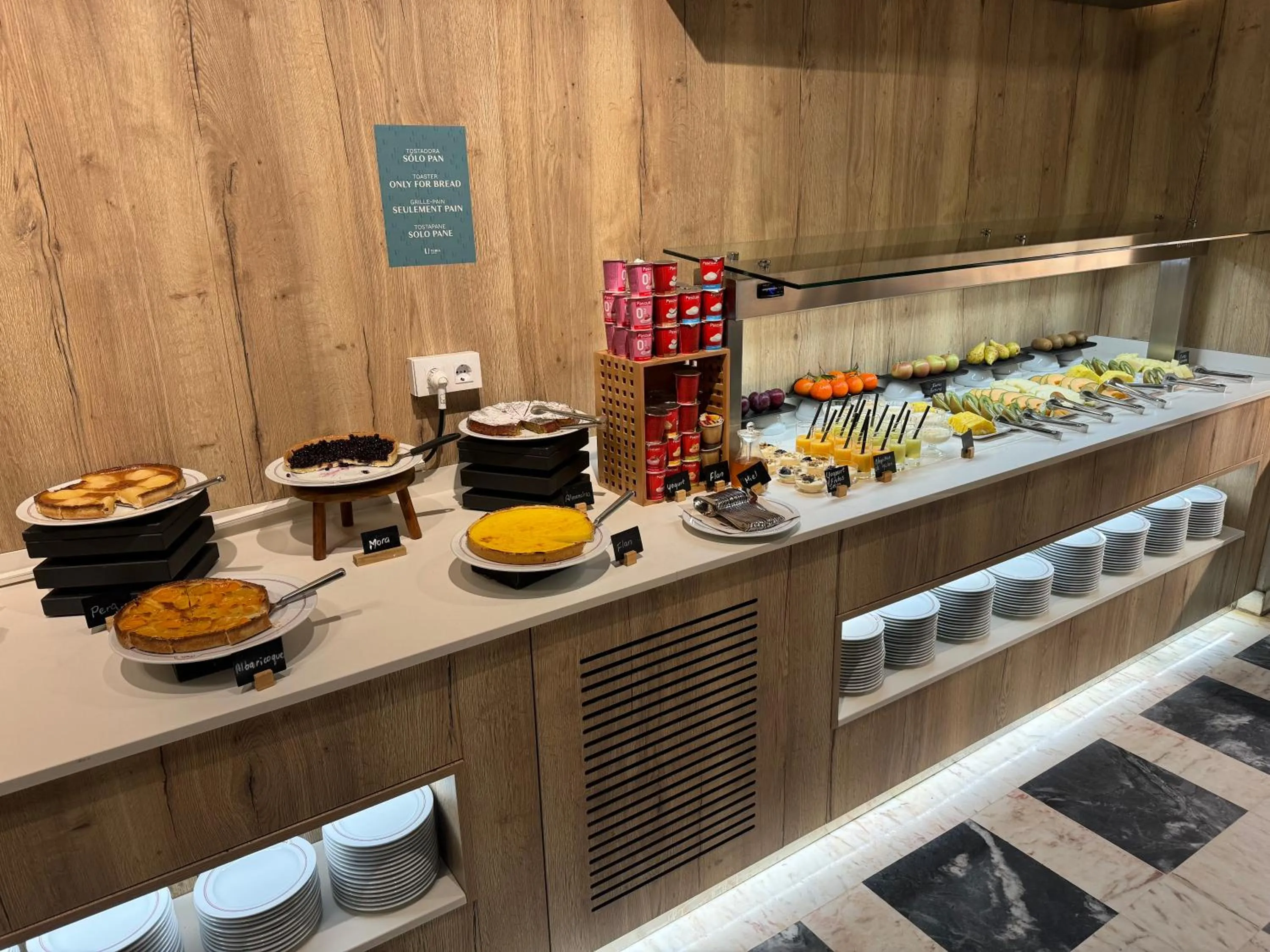 Food and drinks in Turia Valencia