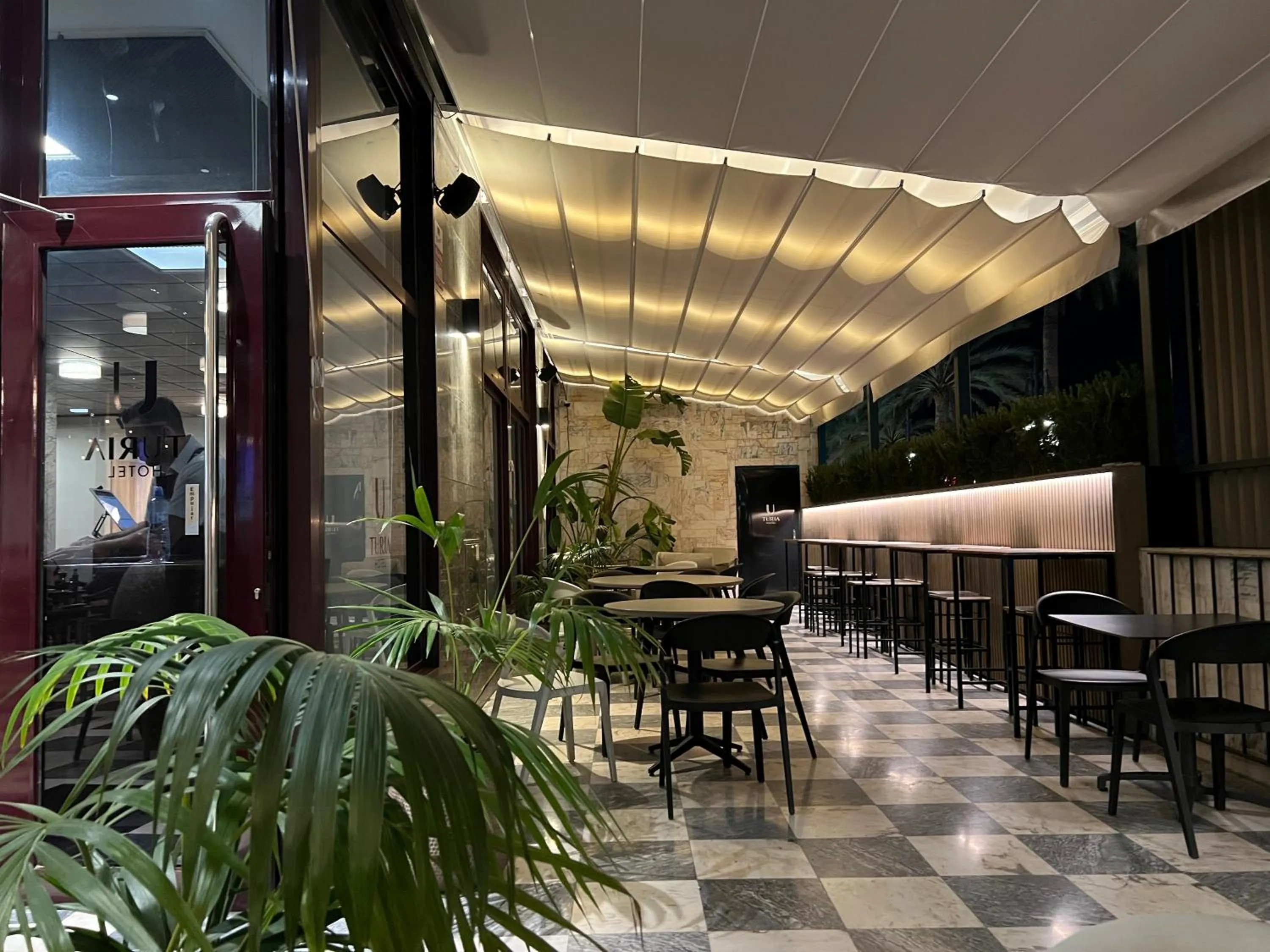 Restaurant/places to eat in Turia Valencia