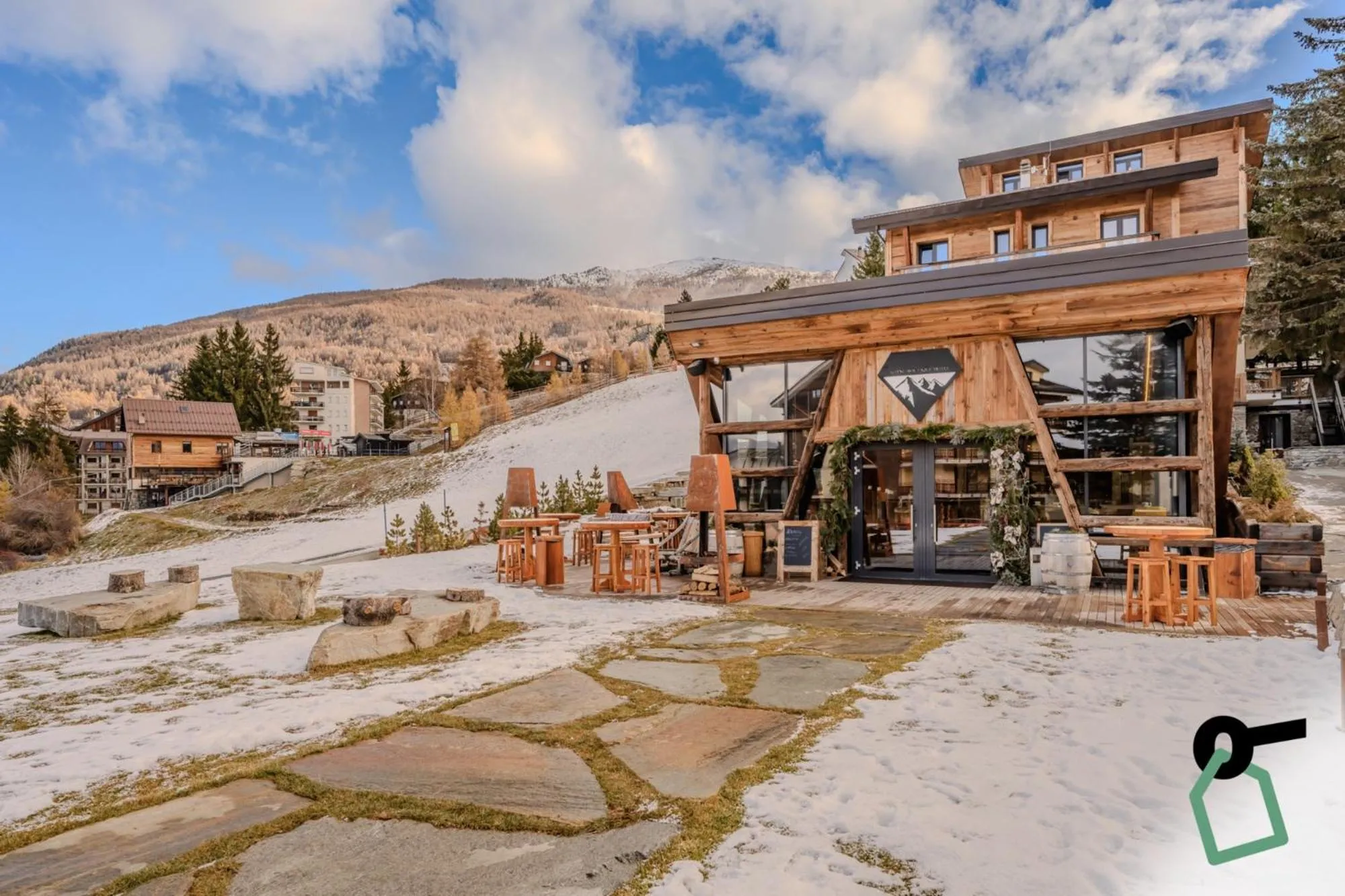 Property building in Hotiday Sauze Centro