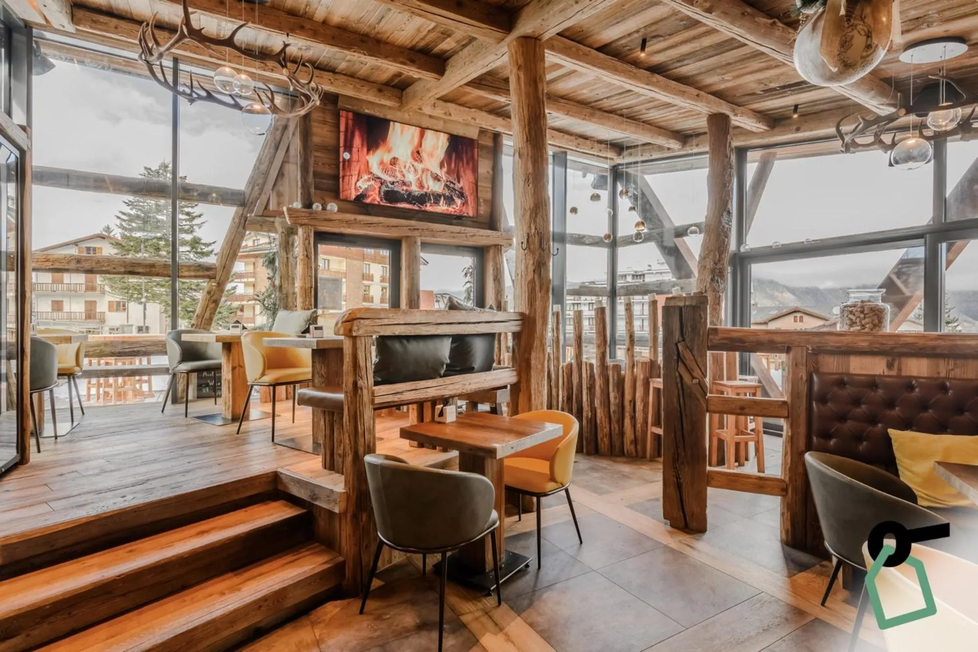 Communal lounge/ TV room in Hotiday Sauze Centro