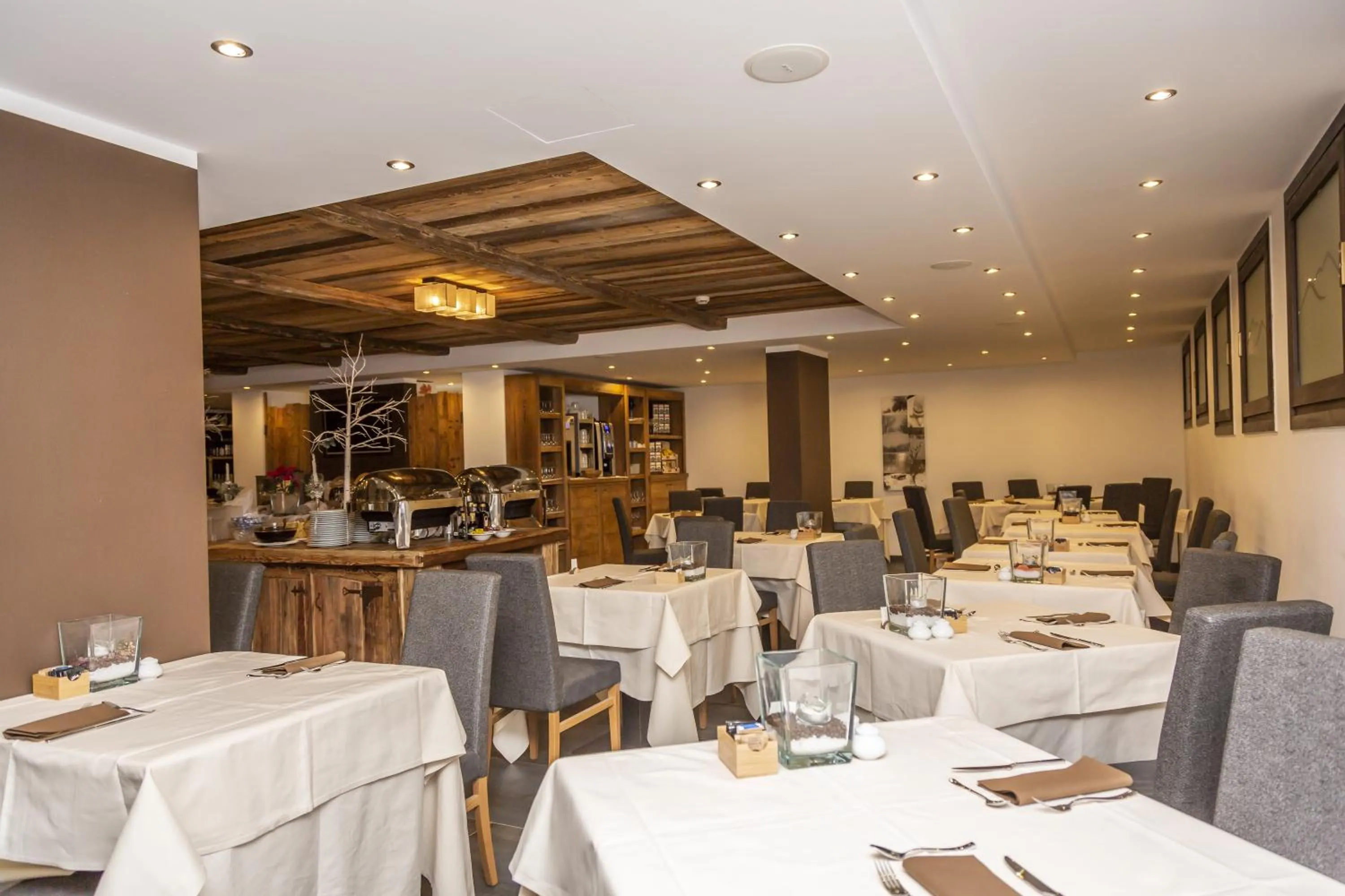 Restaurant/places to eat in Hotiday Sestriere Ski Run