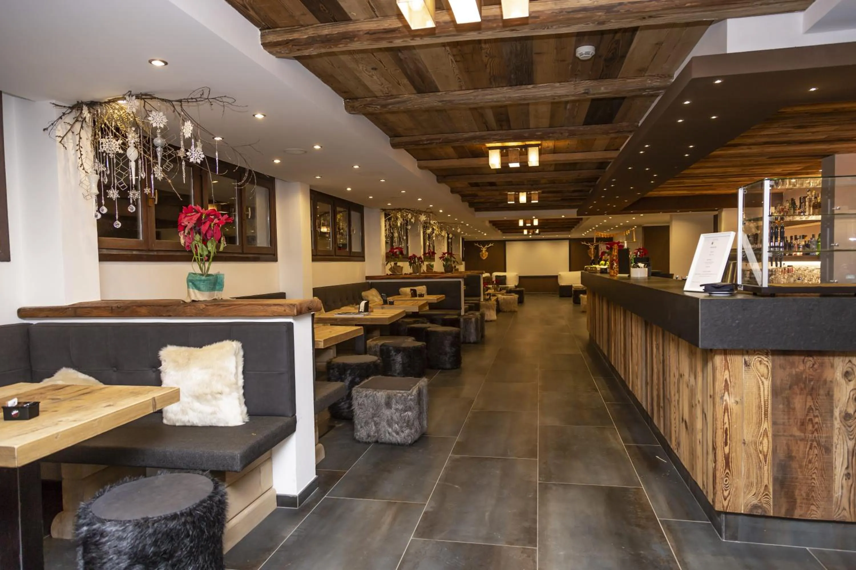 Lounge or bar in Hotiday Sestriere Ski Run