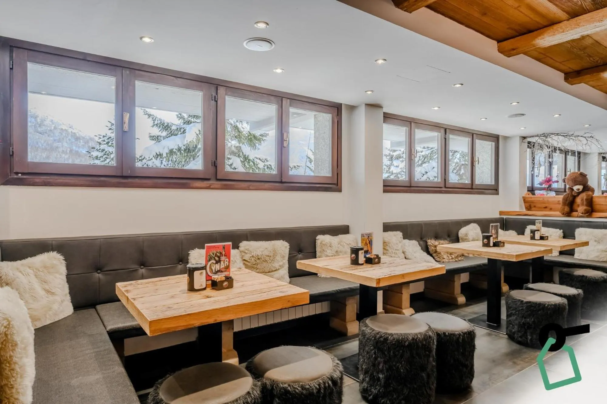 Lounge or bar in Hotiday Sestriere Ski Run