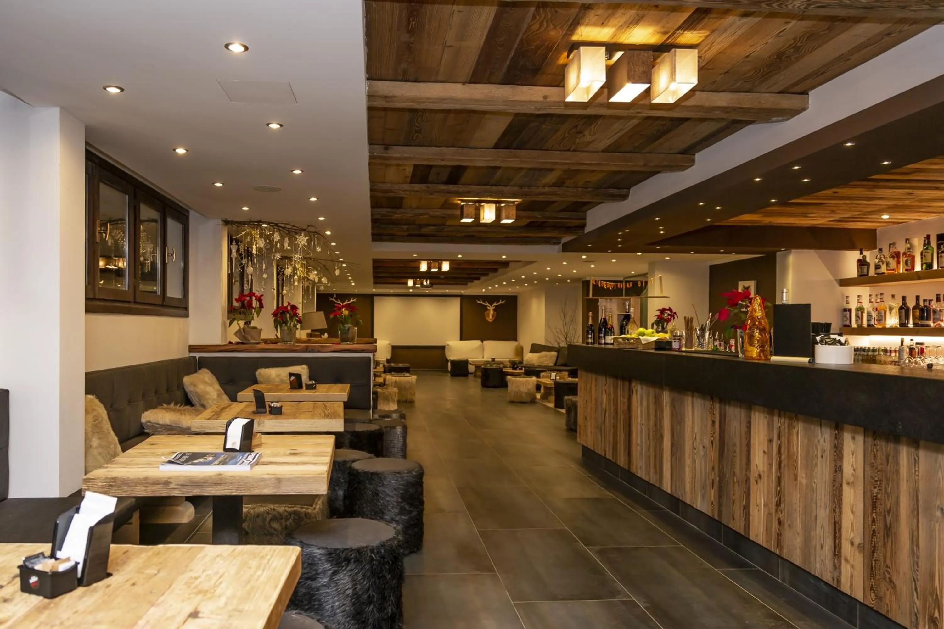 Lounge or bar in Hotiday Sestriere Ski Run