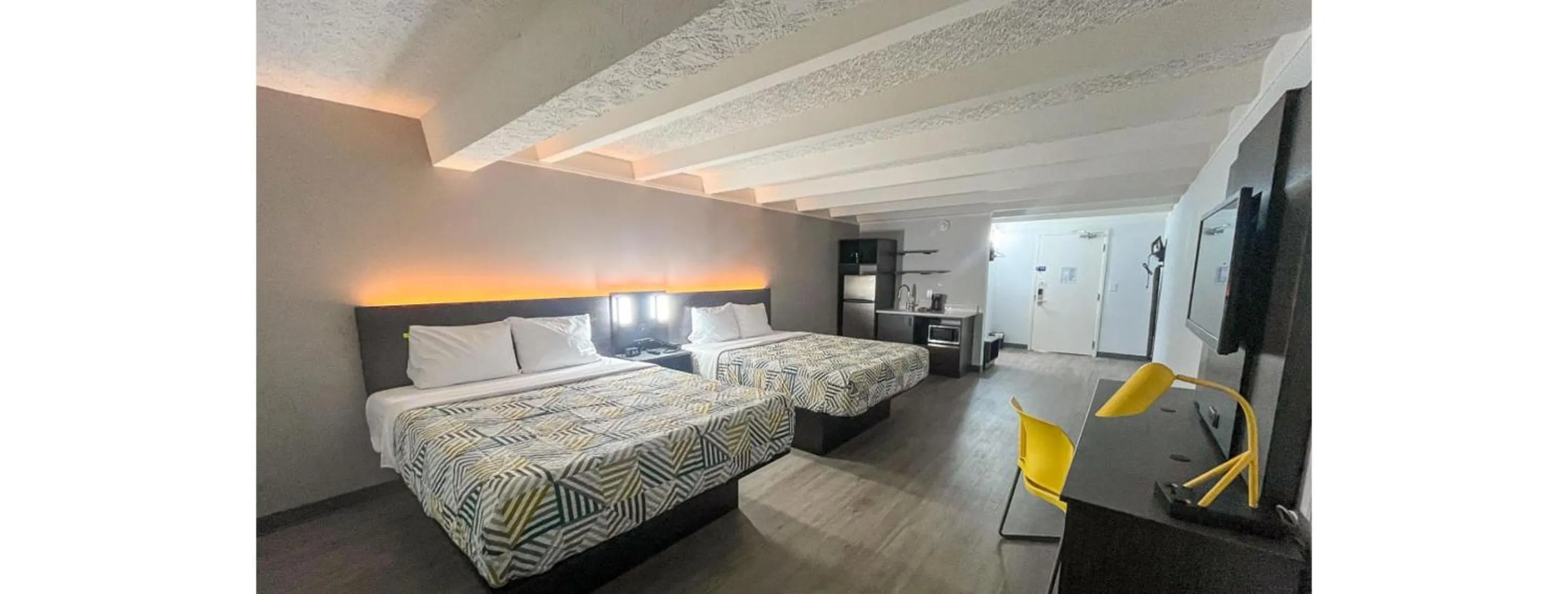 Queen Room with Two Queen Beds - Non-Smoking in Studio 6 Rockford, IL – RFD Airport