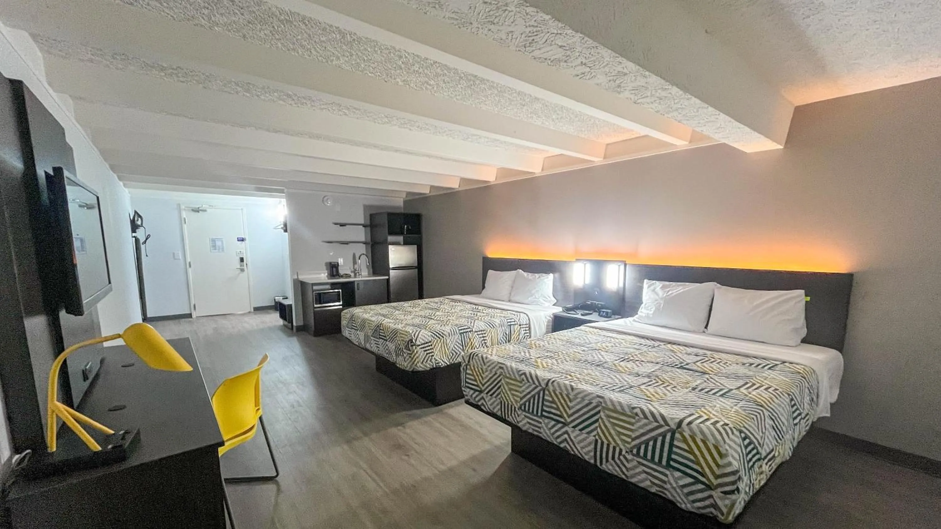 Queen Room with Two Queen Beds - Non-Smoking in Studio 6 Rockford, IL – RFD Airport