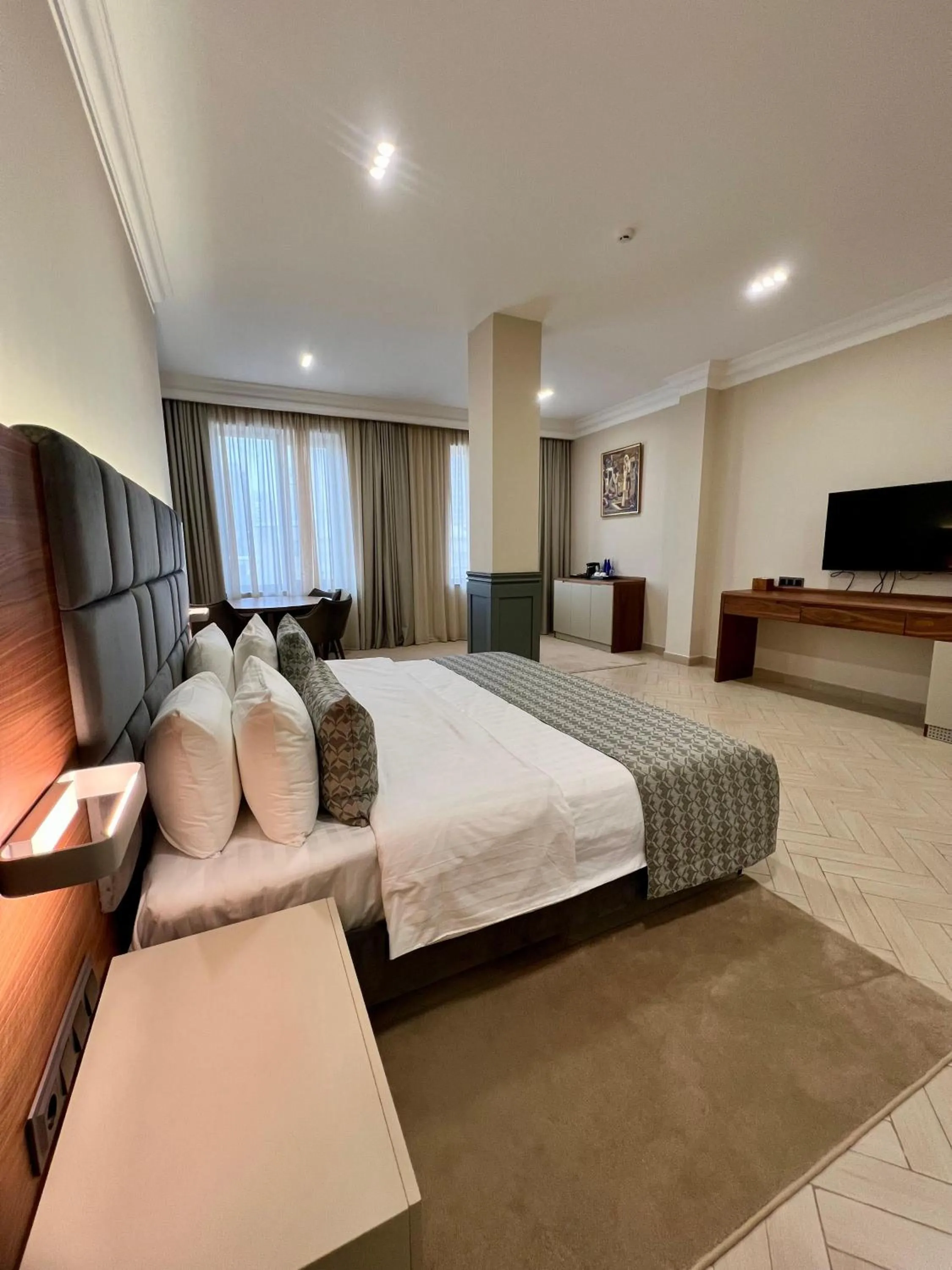 Bedroom, Bed in Plaza Viktoria Hotel Yerevan