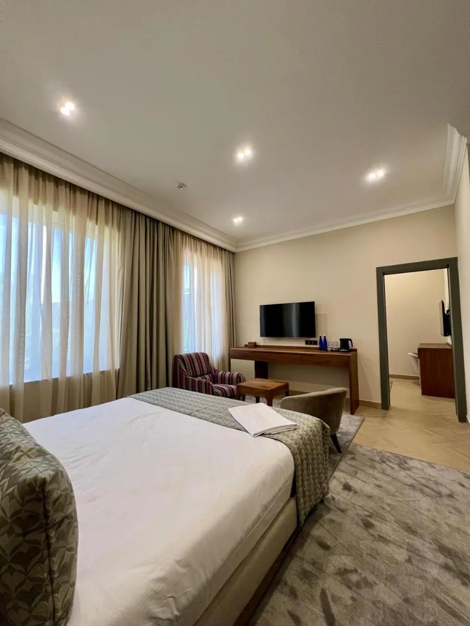 Photo of the whole room, Bed in Plaza Viktoria Hotel Yerevan