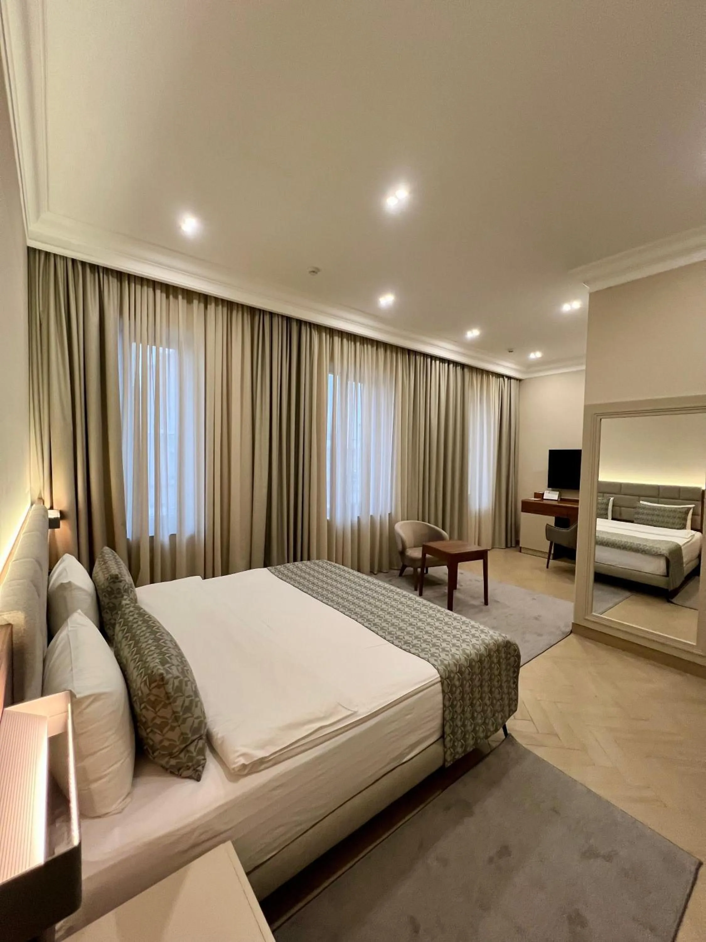 Bedroom, Bed in Plaza Viktoria Hotel Yerevan