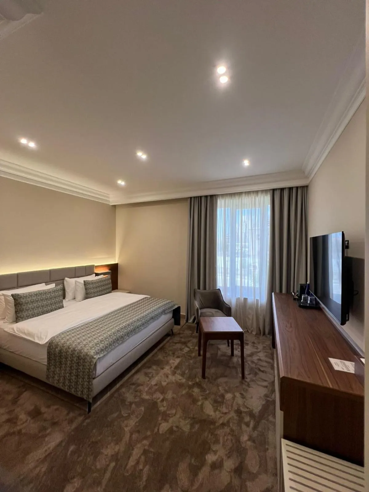 Photo of the whole room, Bed in Plaza Viktoria Hotel Yerevan