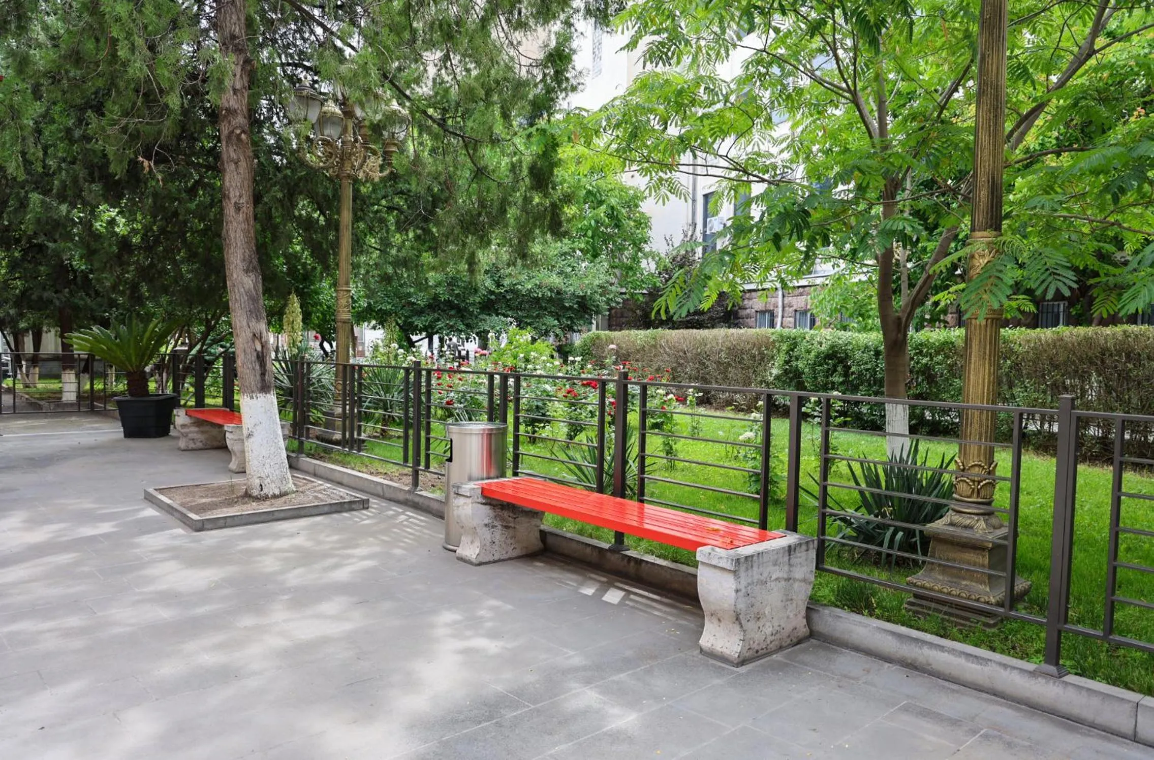Garden in Plaza Viktoria Hotel Yerevan