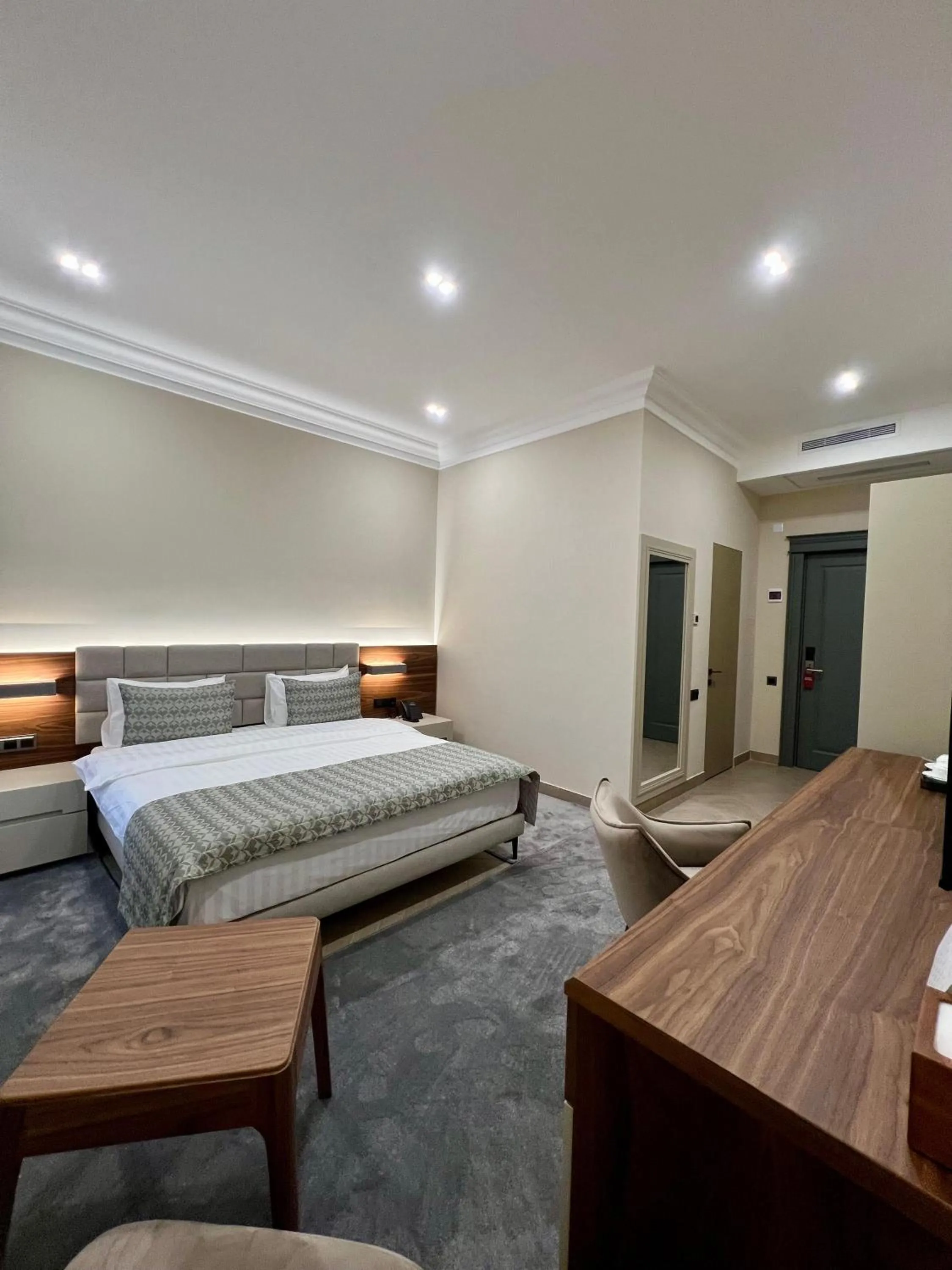 Bedroom, Bed in Plaza Viktoria Hotel Yerevan