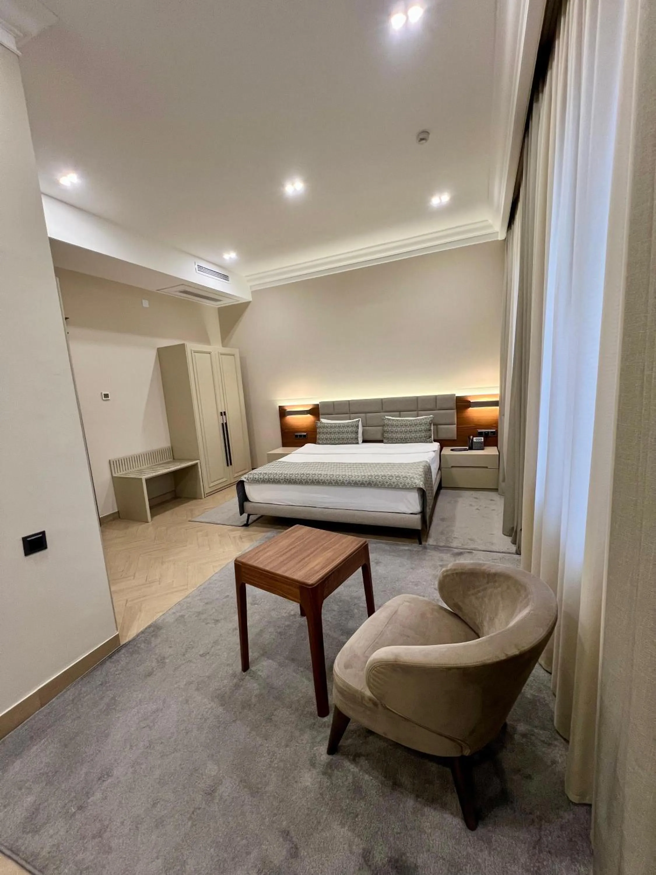 Bedroom, Bed in Plaza Viktoria Hotel Yerevan