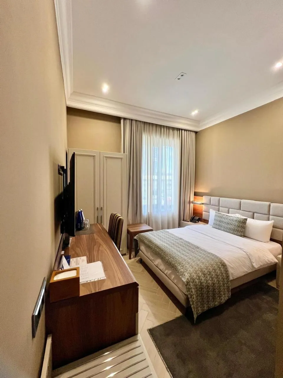 Photo of the whole room, Bed in Plaza Viktoria Hotel Yerevan