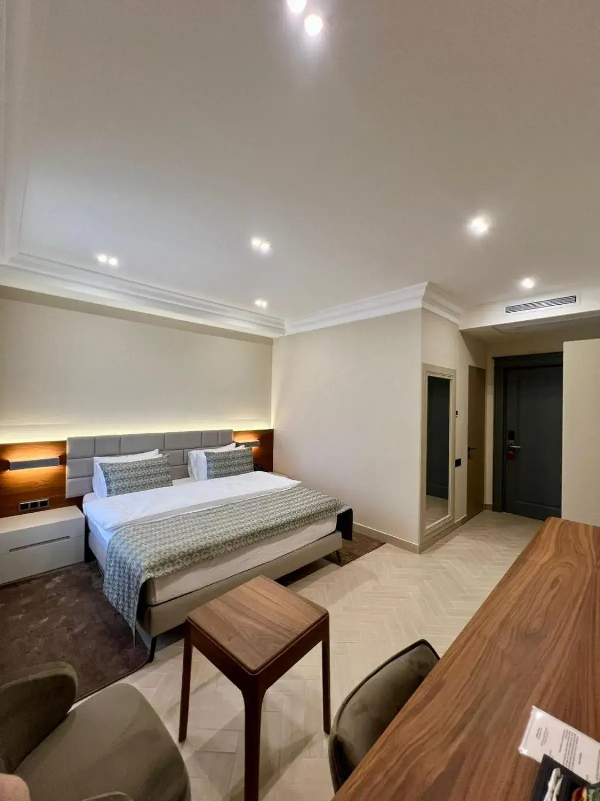 Standard King Room in Plaza Viktoria Hotel Yerevan Standard King Room in Plaza Viktoria Hotel Yerevan