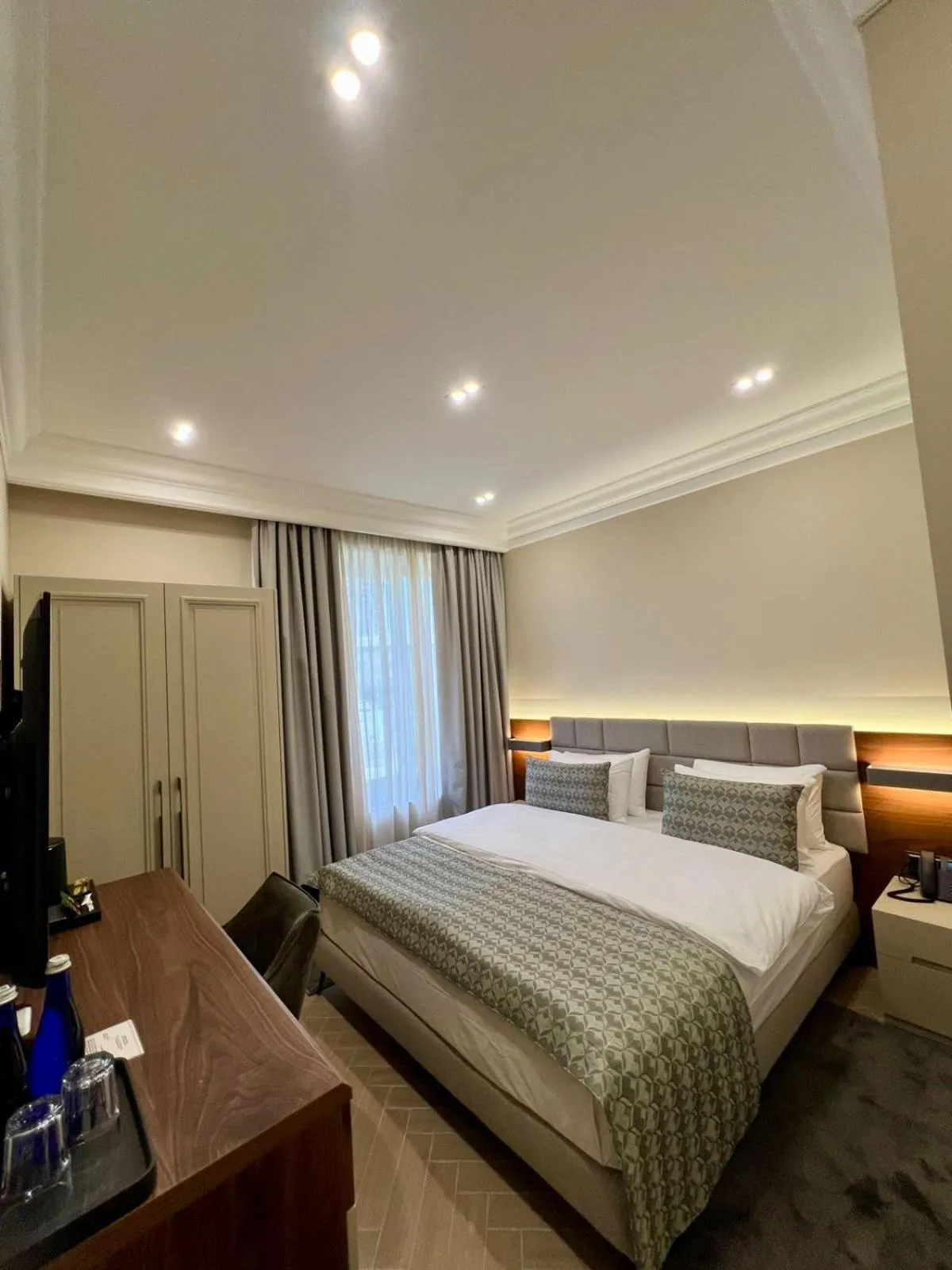 Photo of the whole room, Bed in Plaza Viktoria Hotel Yerevan