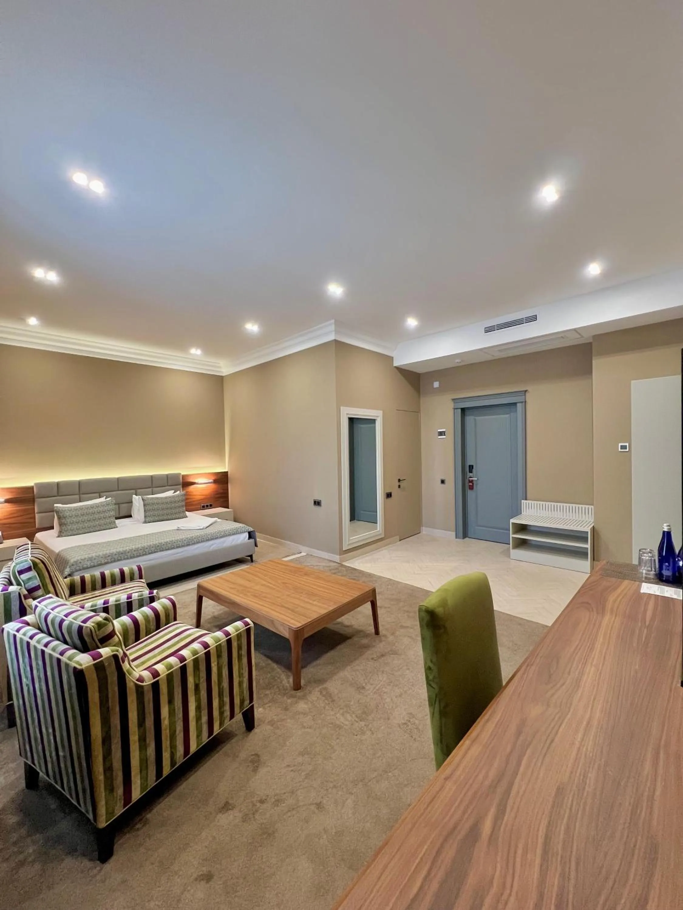 Photo of the whole room, Bed in Plaza Viktoria Hotel Yerevan