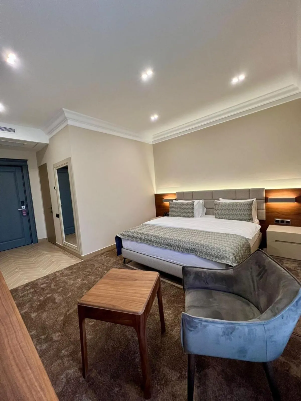 Photo of the whole room, Bed in Plaza Viktoria Hotel Yerevan